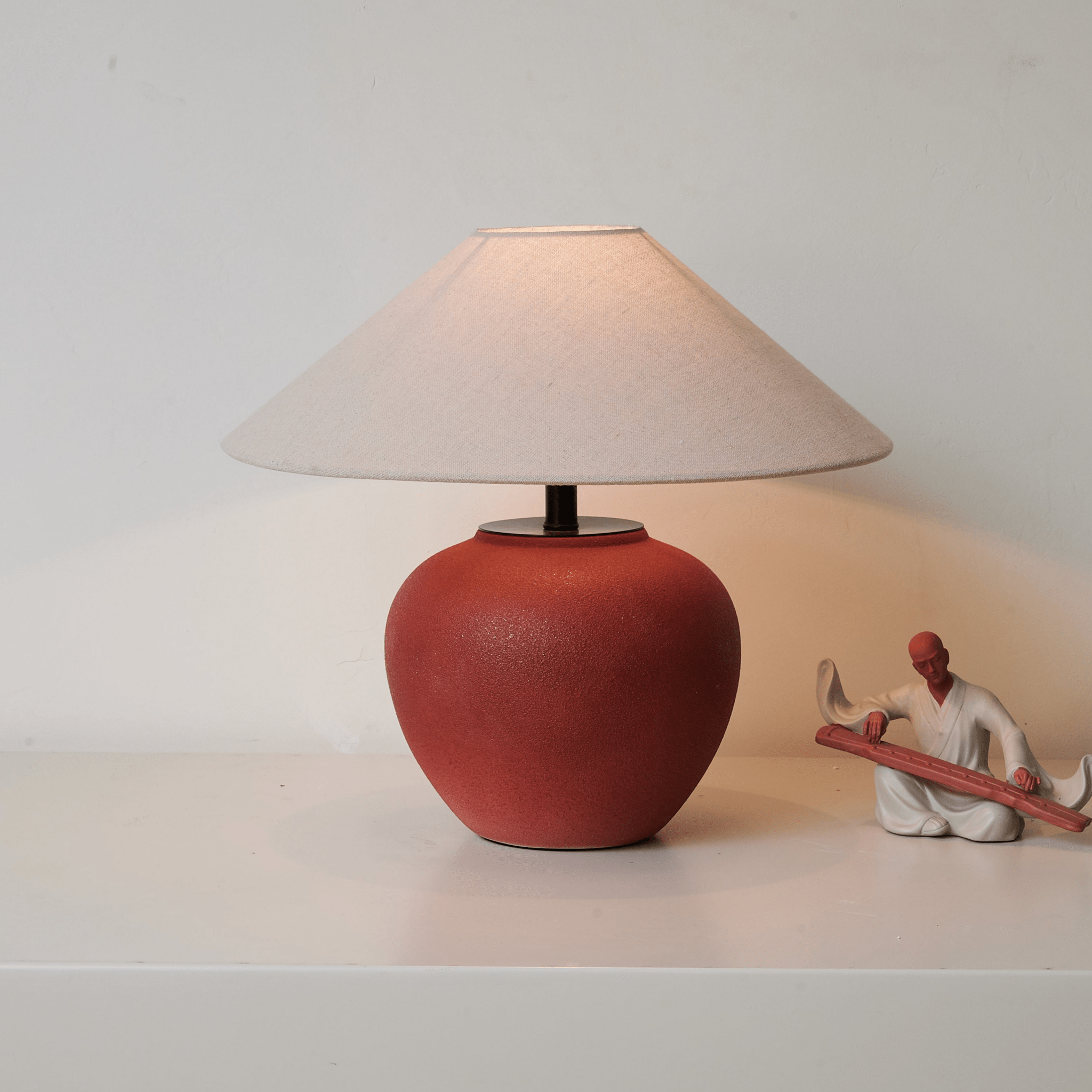 Soneca Round Table Lamp