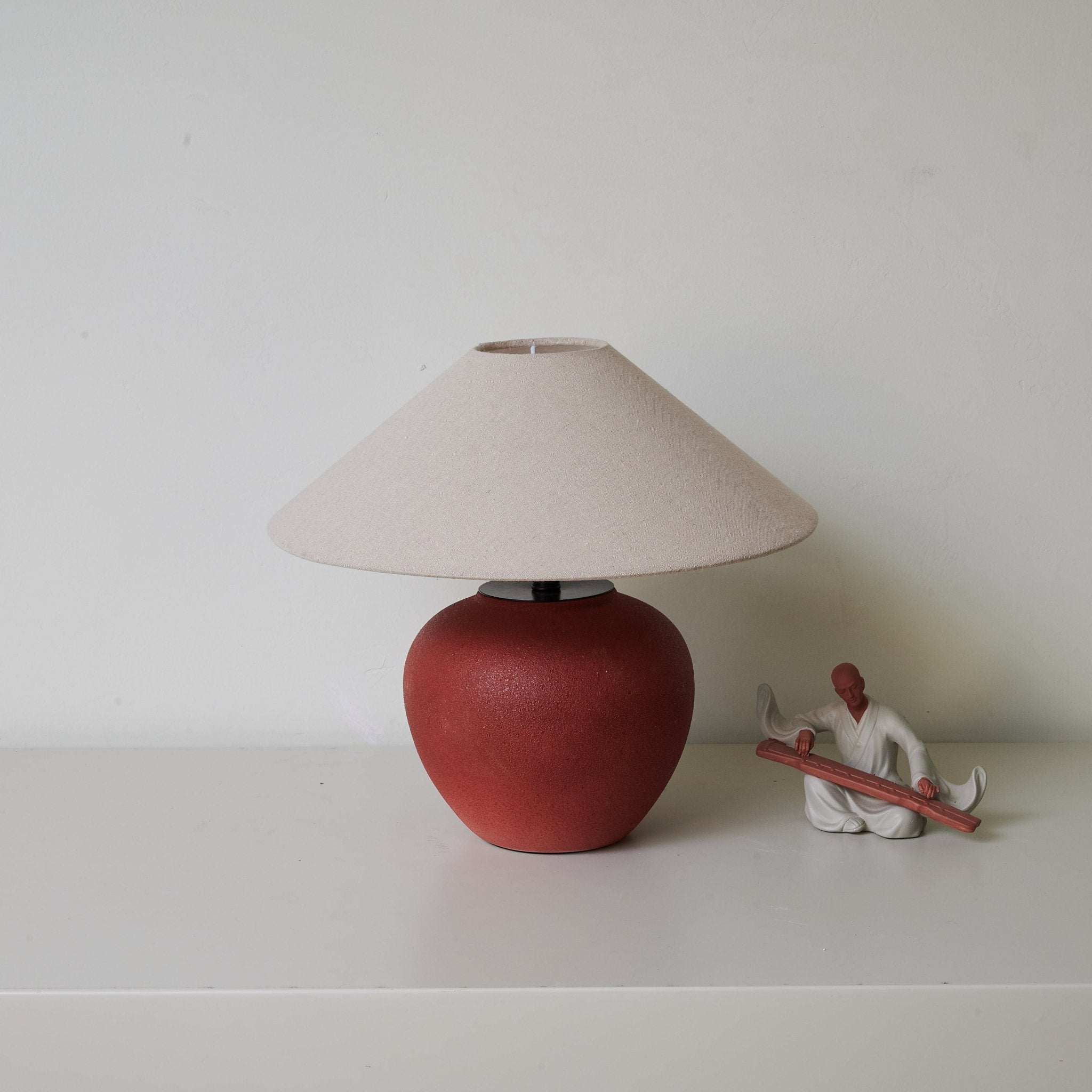 Soneca Round Table Lamp