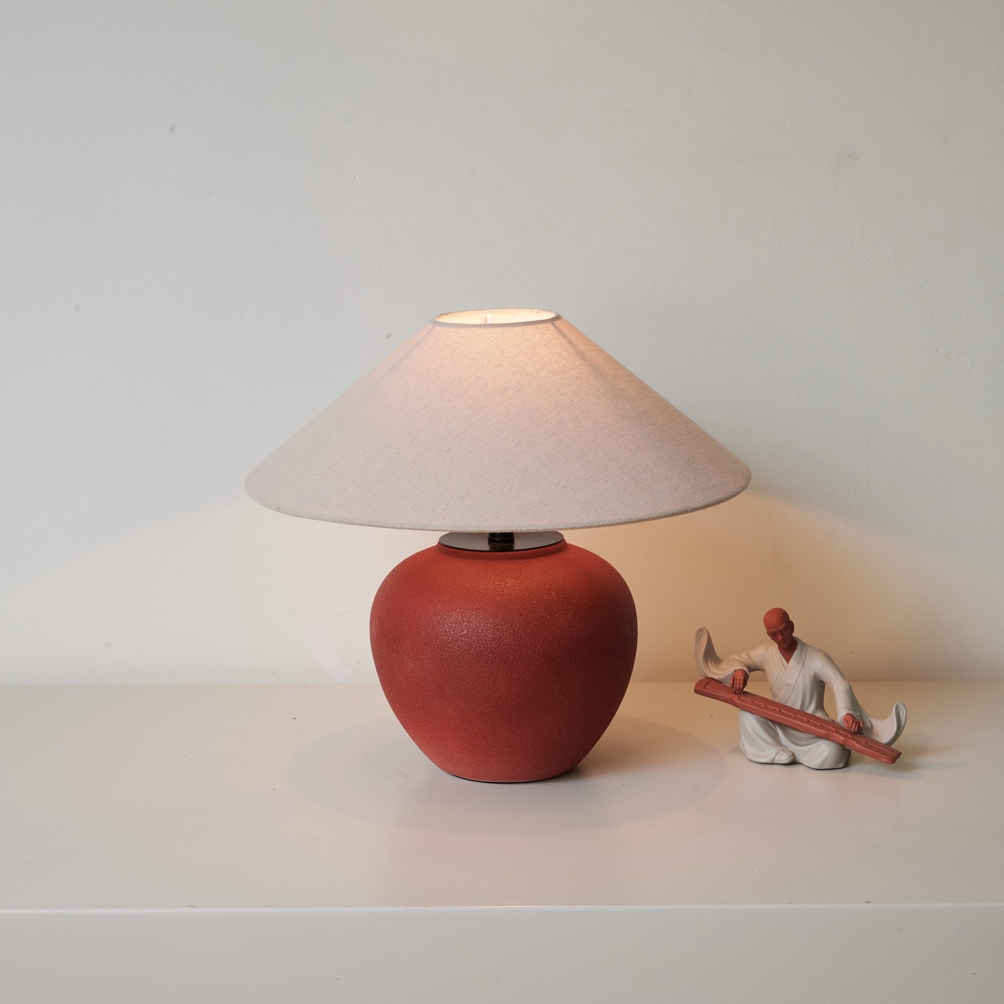 Soneca Round Table Lamp