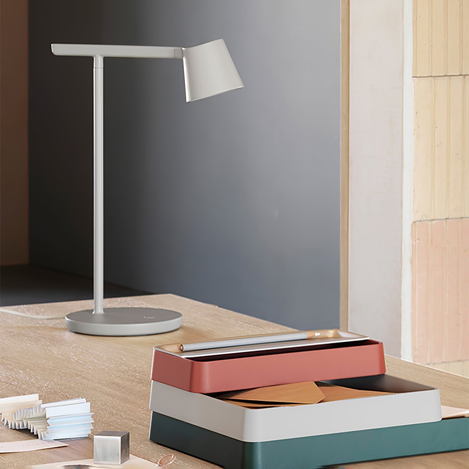 Contiz Table Lamp