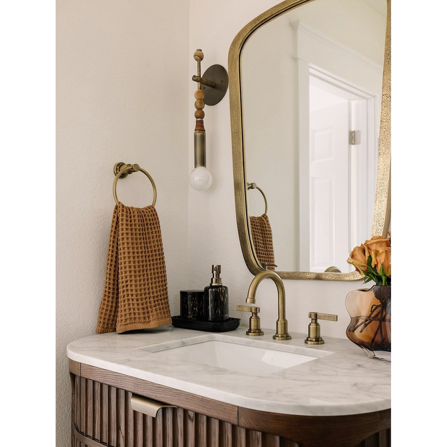 Yaror Wall Light