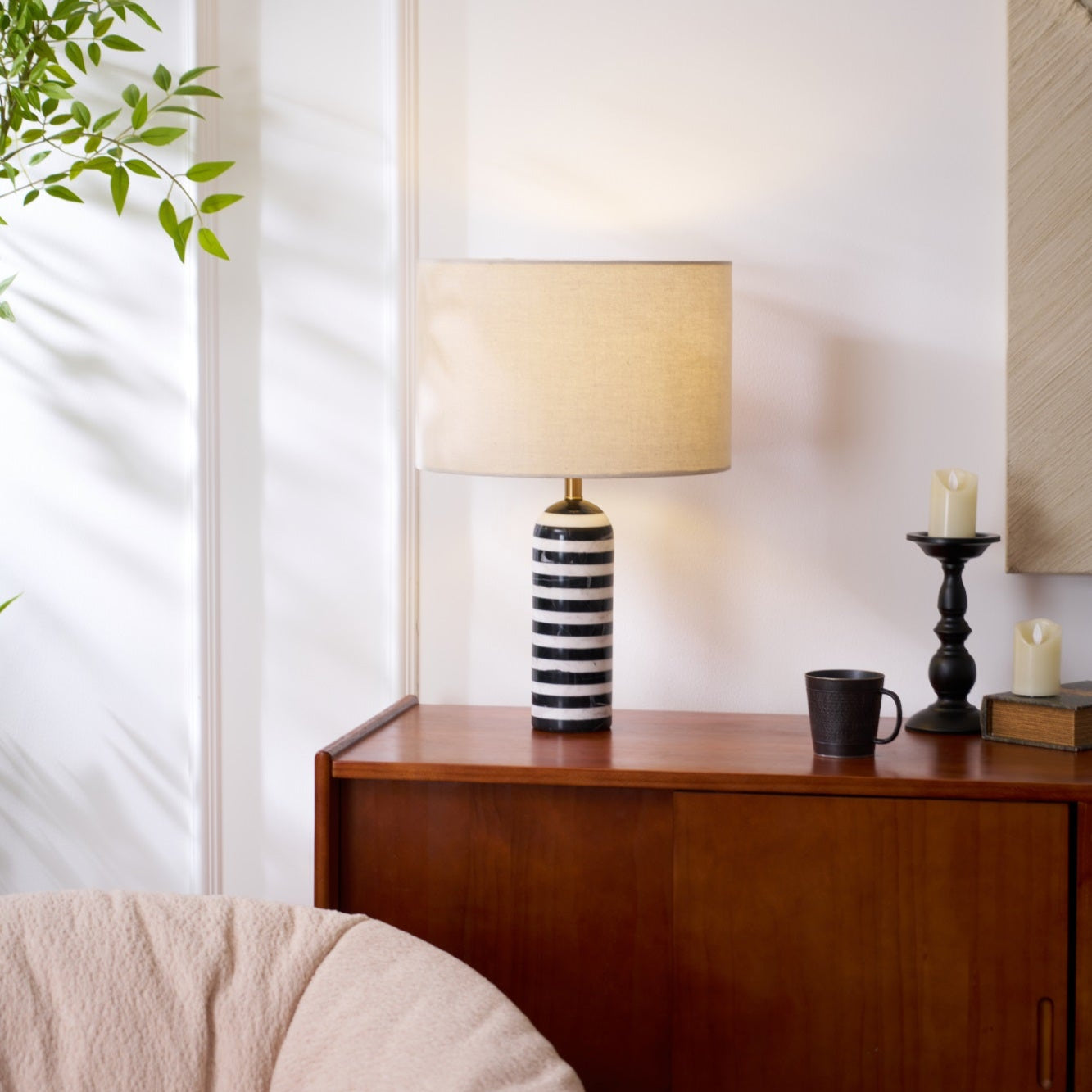Sivelo Table Lamp