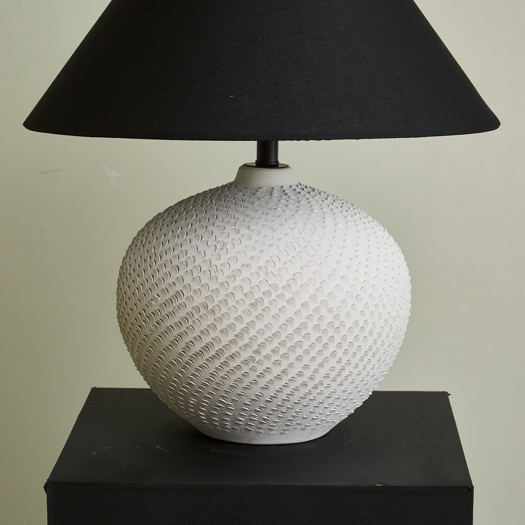 Velvema Table Lamp