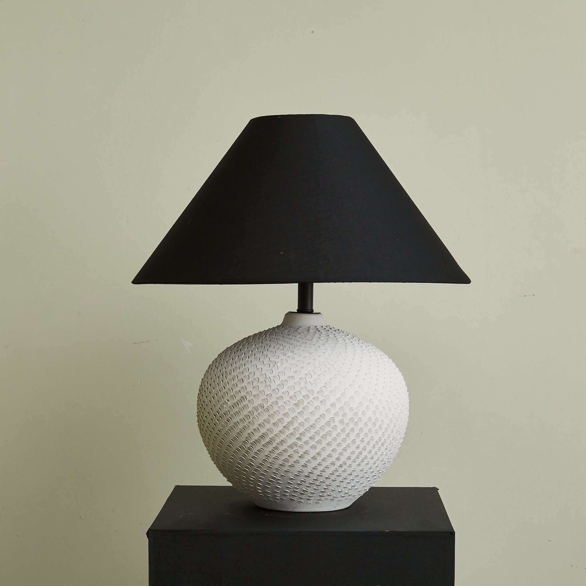 Velvema Table Lamp