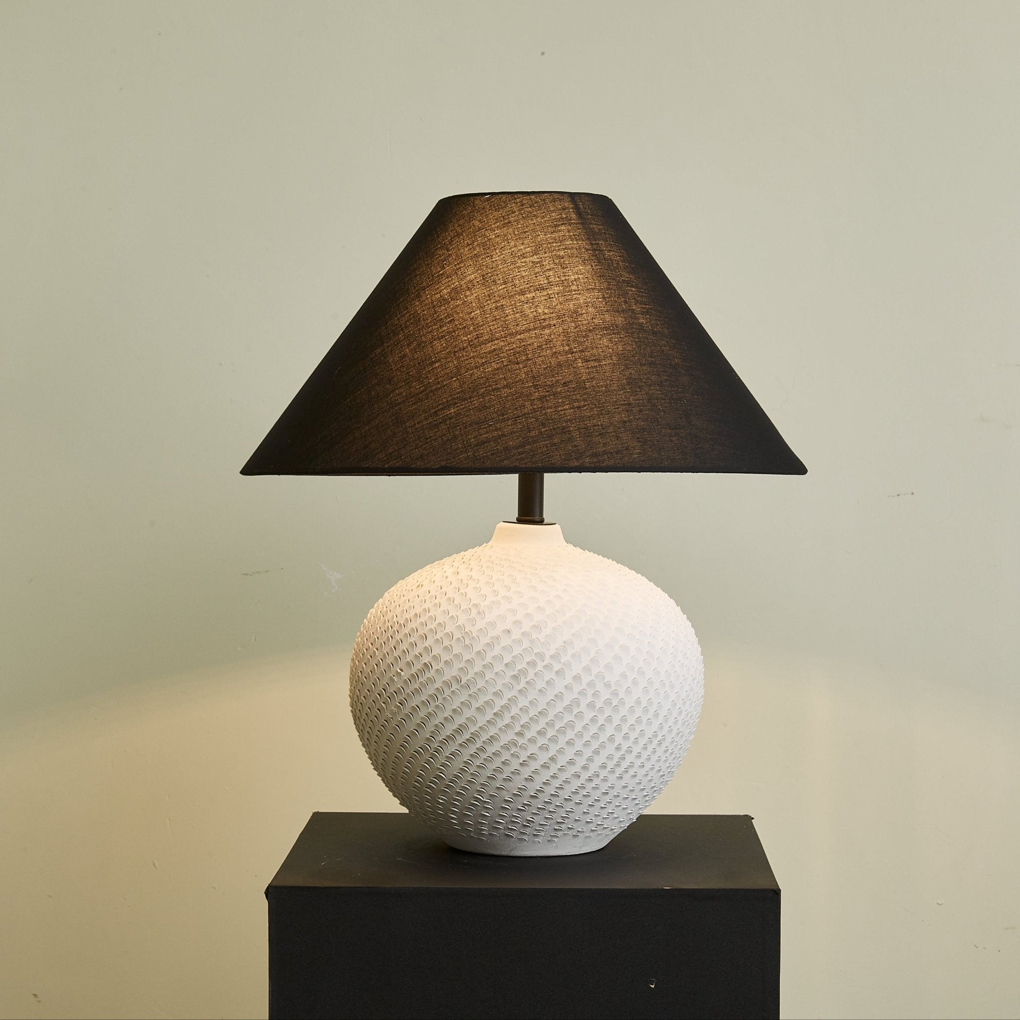 Velvema Table Lamp