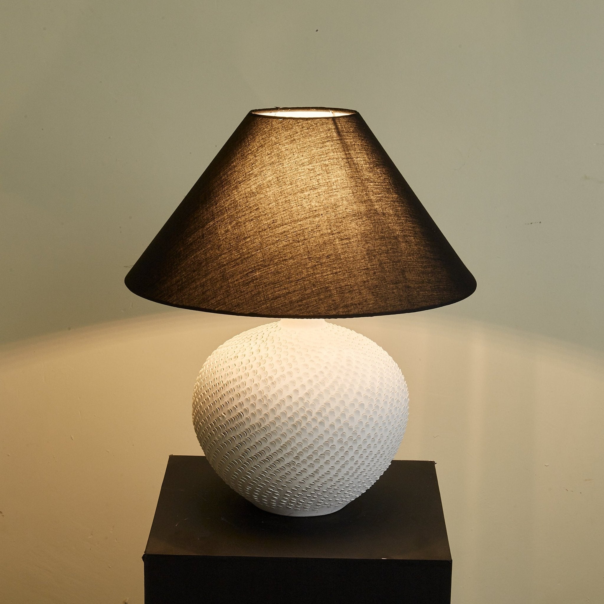Velvema Table Lamp