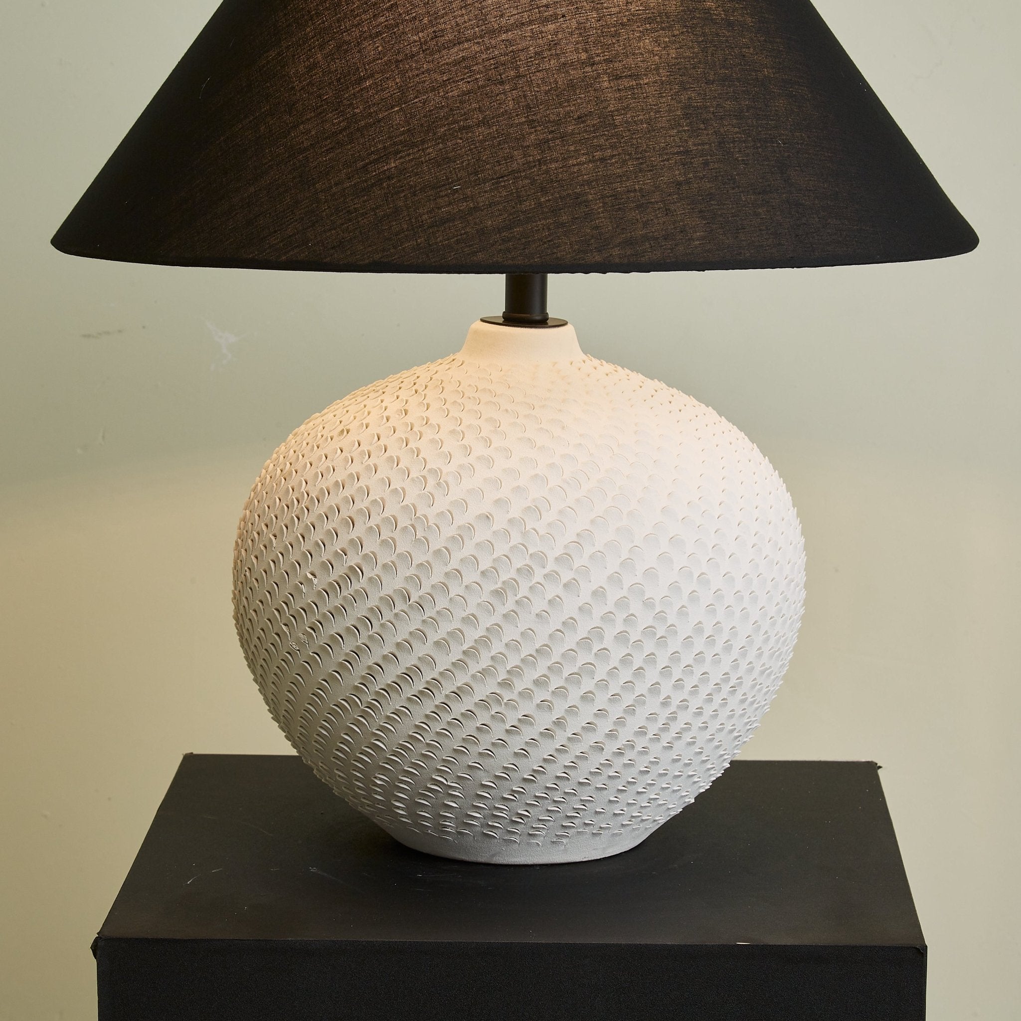 Velvema Table Lamp
