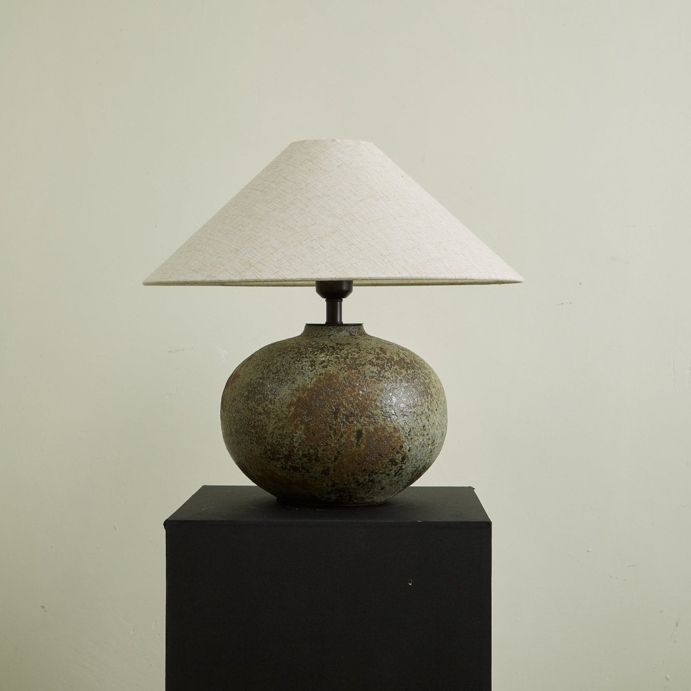 Menecho Table Lamp