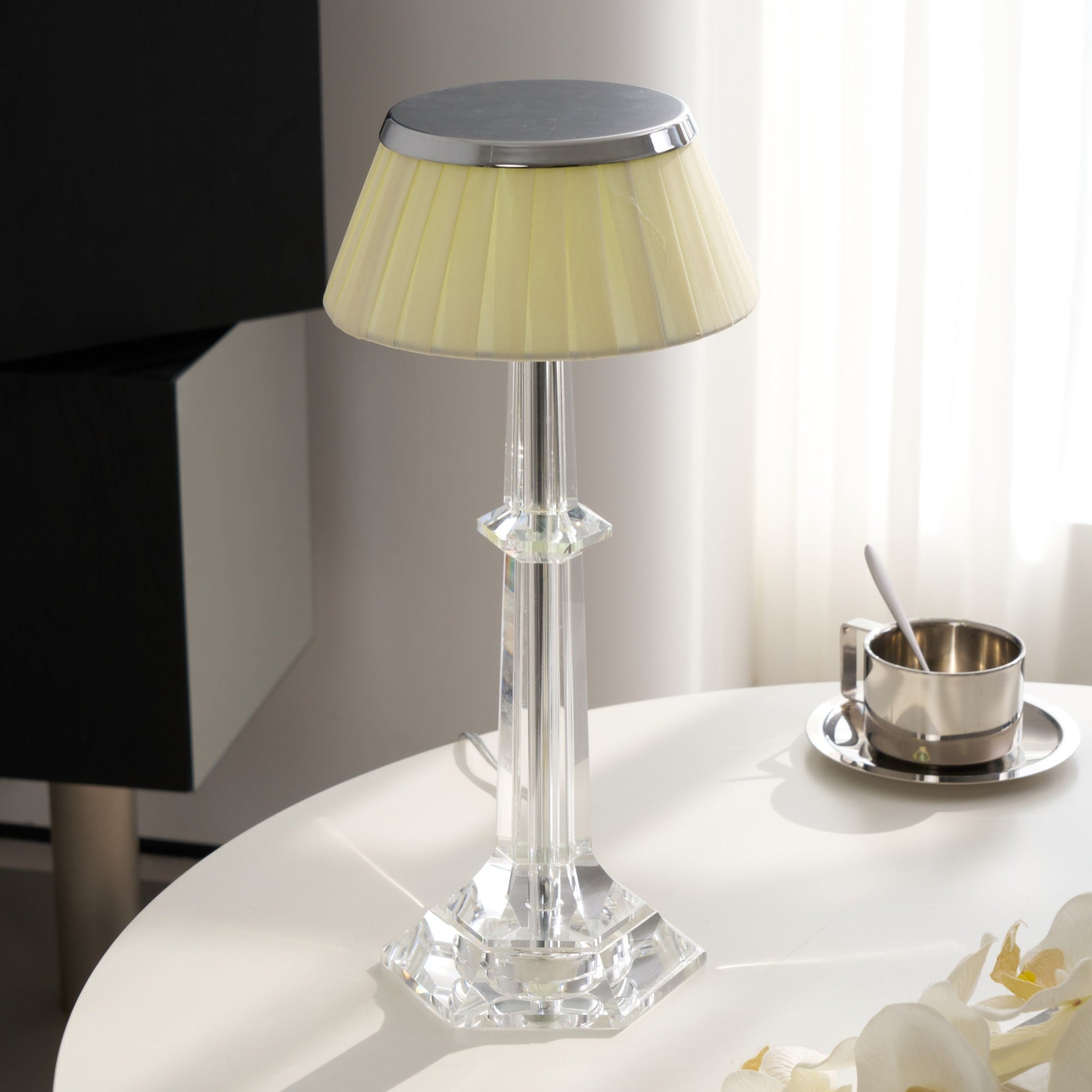 Vesollo Table Lamp