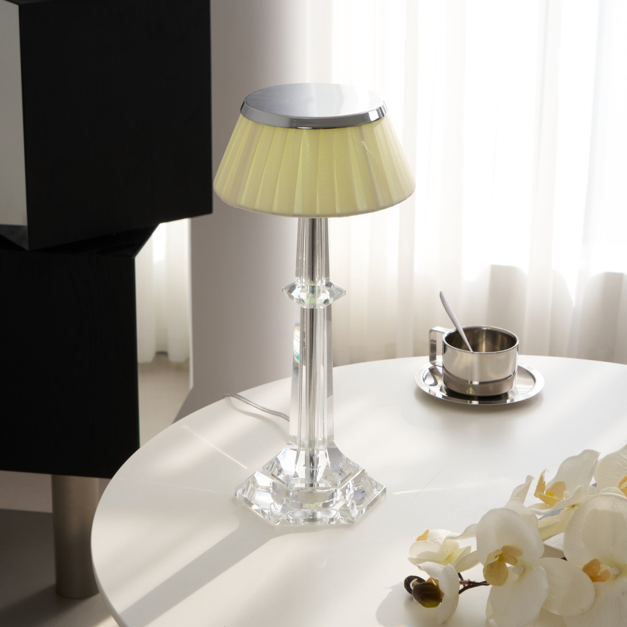 Vesollo Table Lamp
