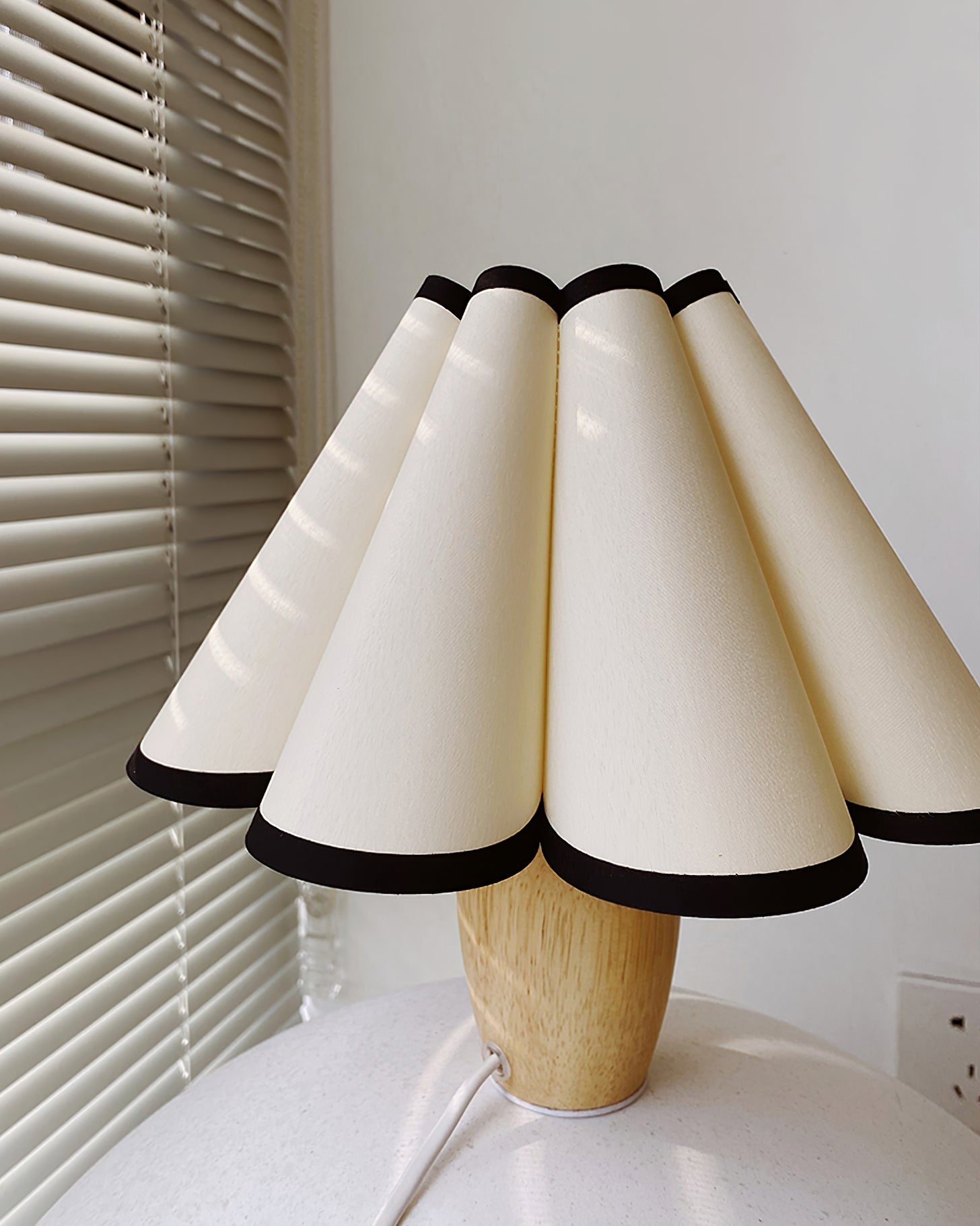 Kaianas Fluted Table Lamp
