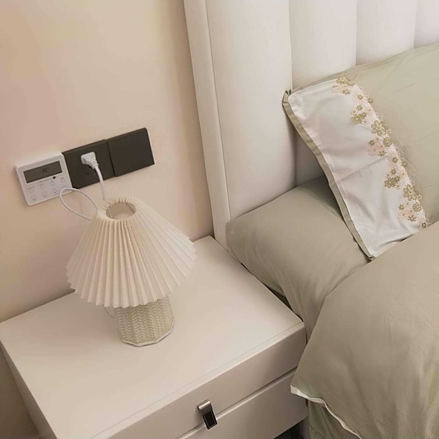 Wryzon Ceramic Table Lamp