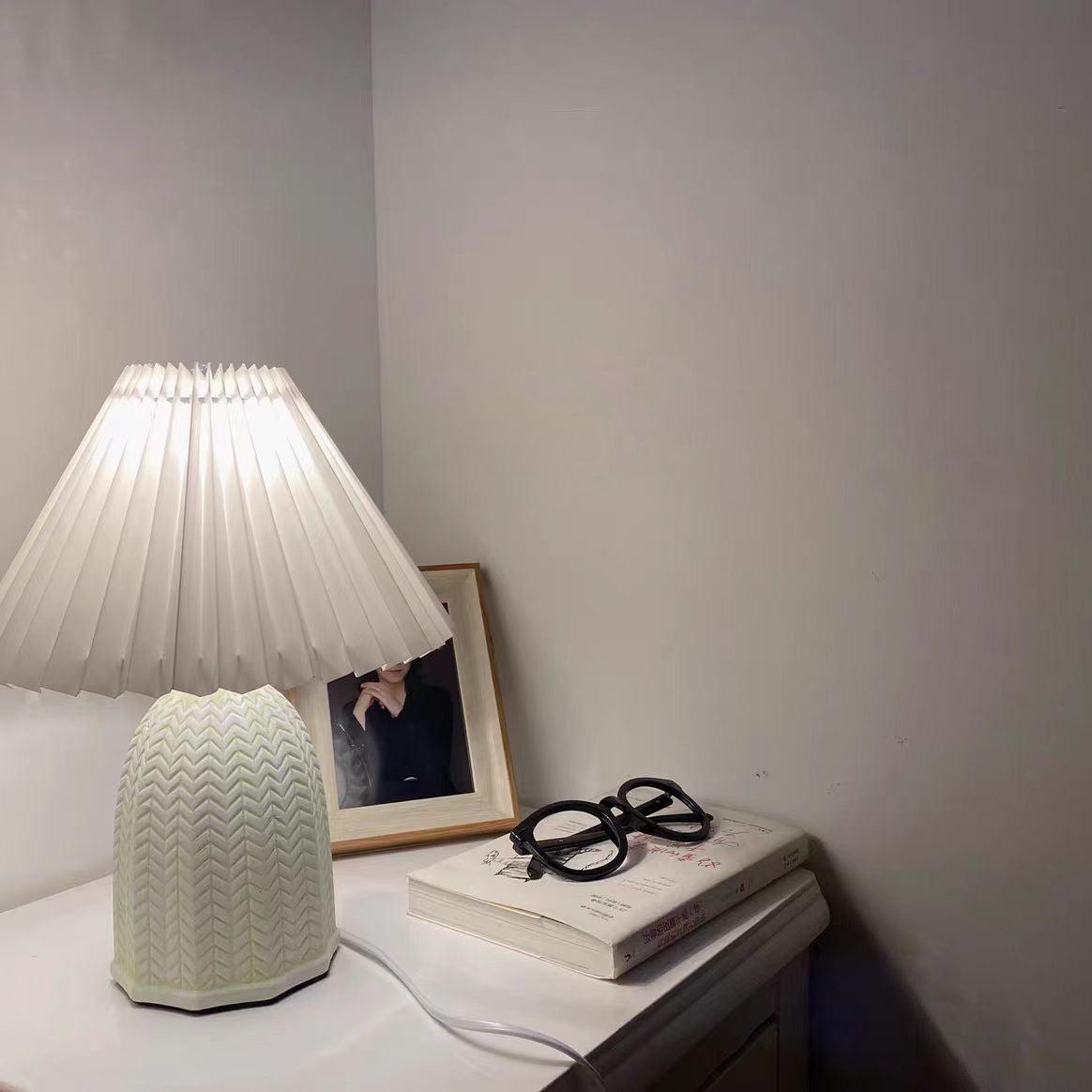 Wryzon Ceramic Table Lamp