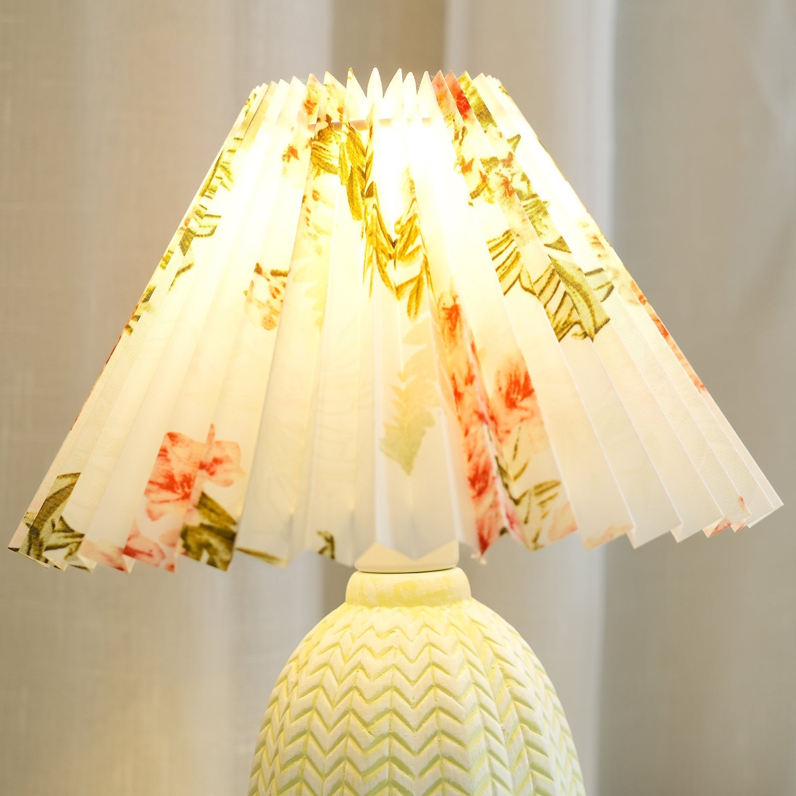 Wryzon Ceramic Table Lamp