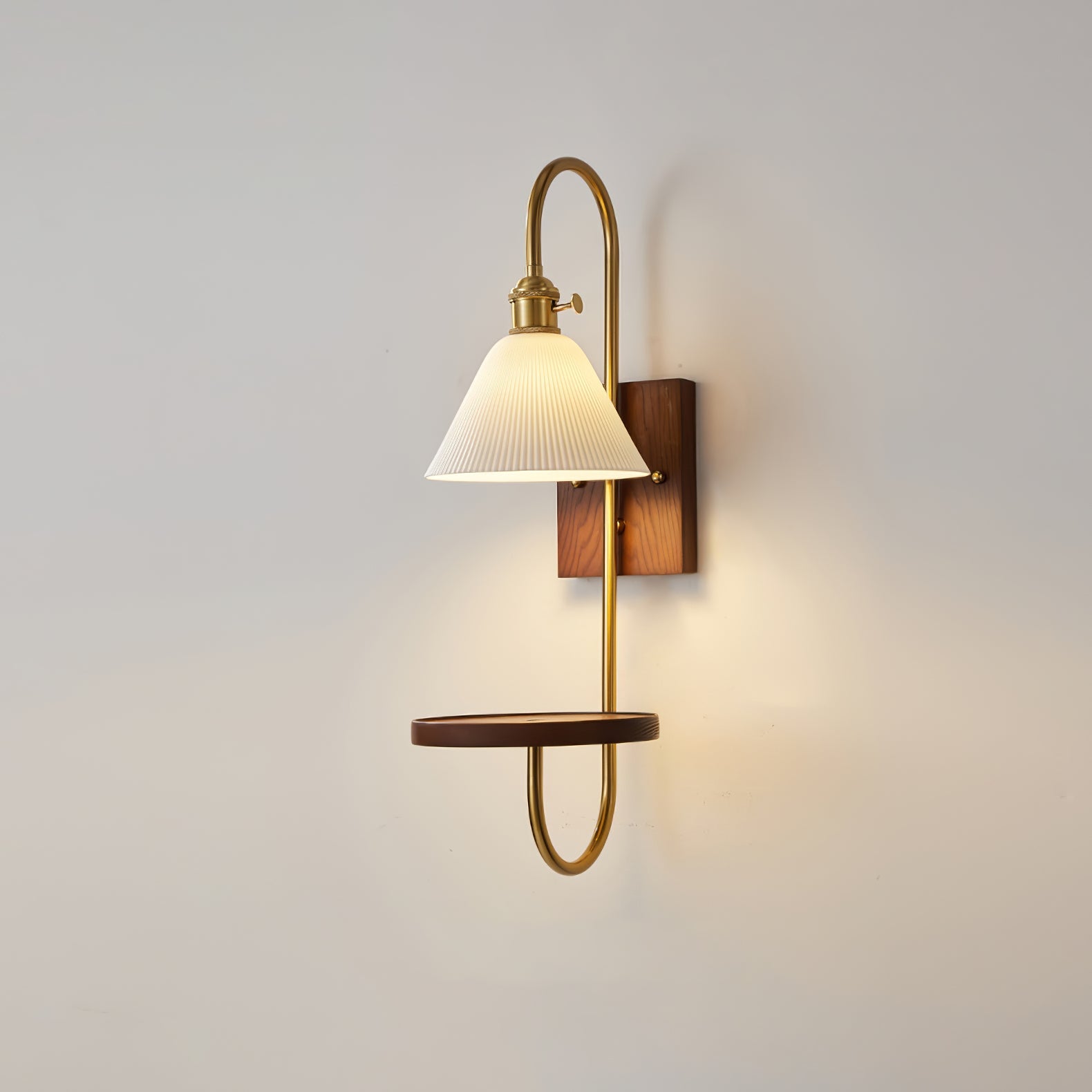 Vluro Wall Light With Shelf