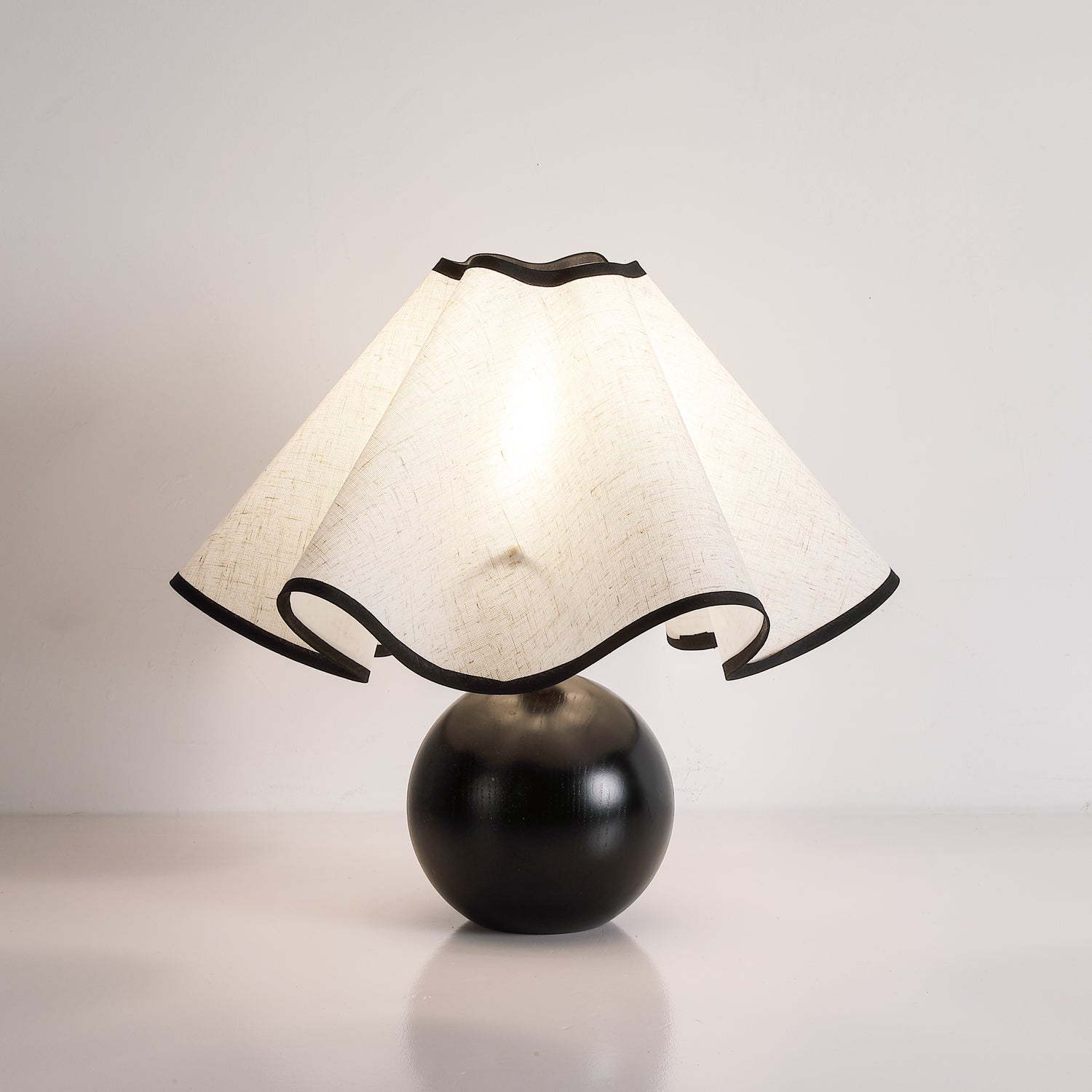 Solivian Wave Table Lamp