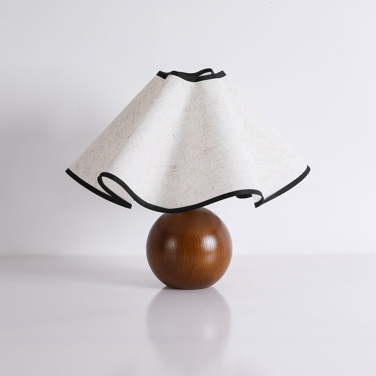 Solivian Wave Table Lamp