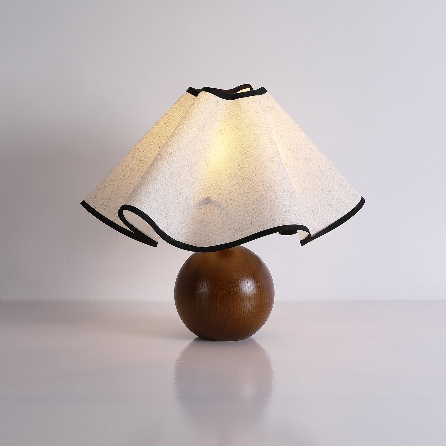 Solivian Wave Table Lamp