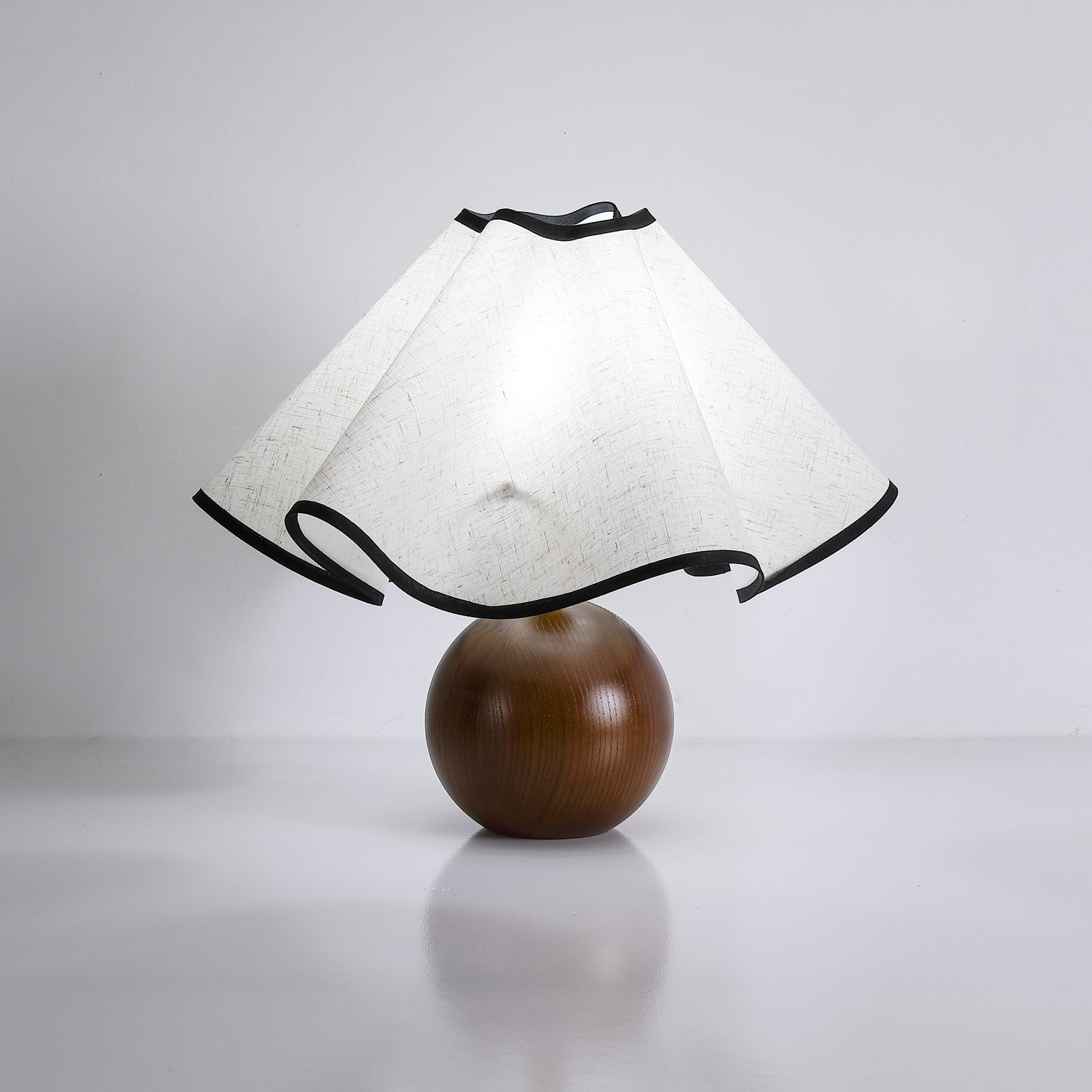 Solivian Wave Table Lamp