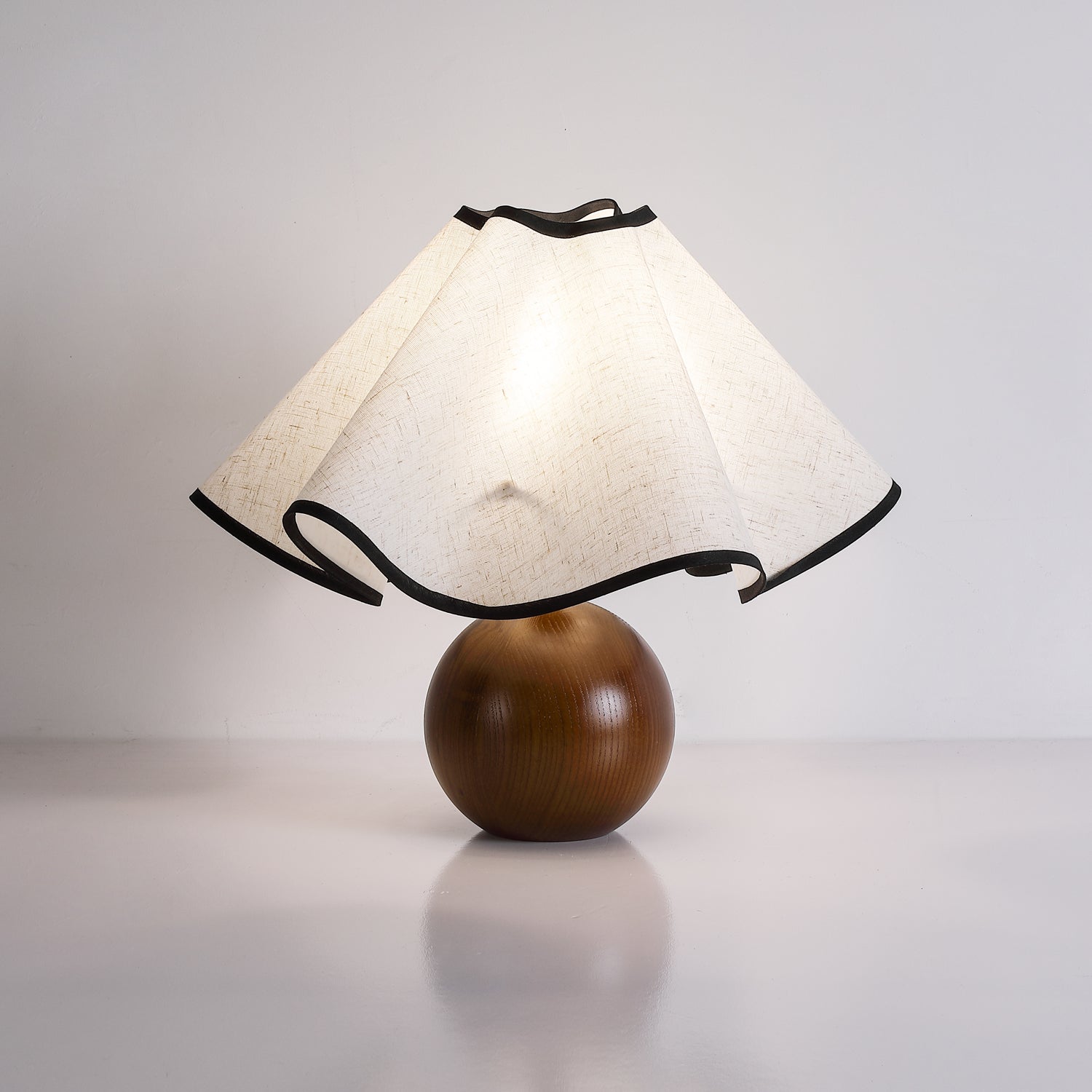 Solivian Wave Table Lamp