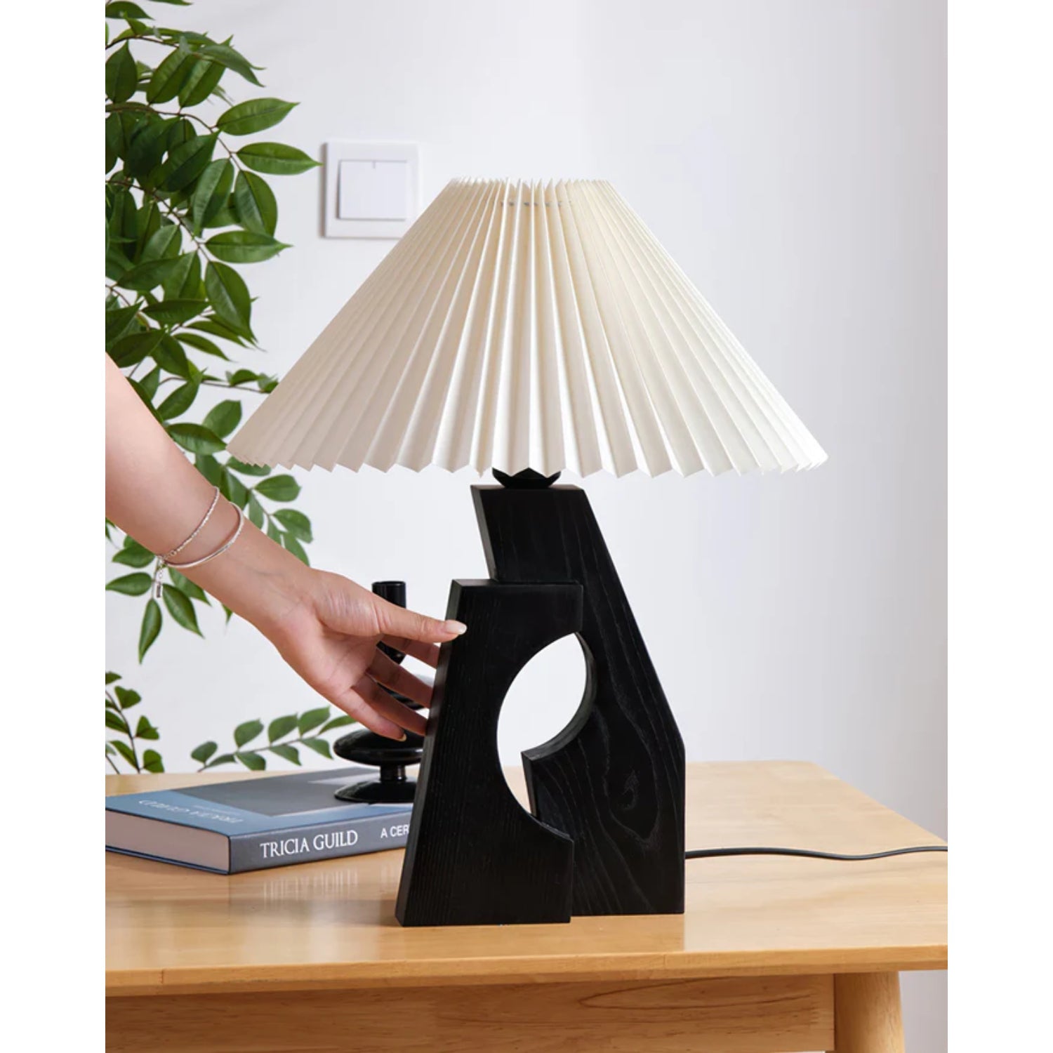 Zelayn Ribbed Table Lamp