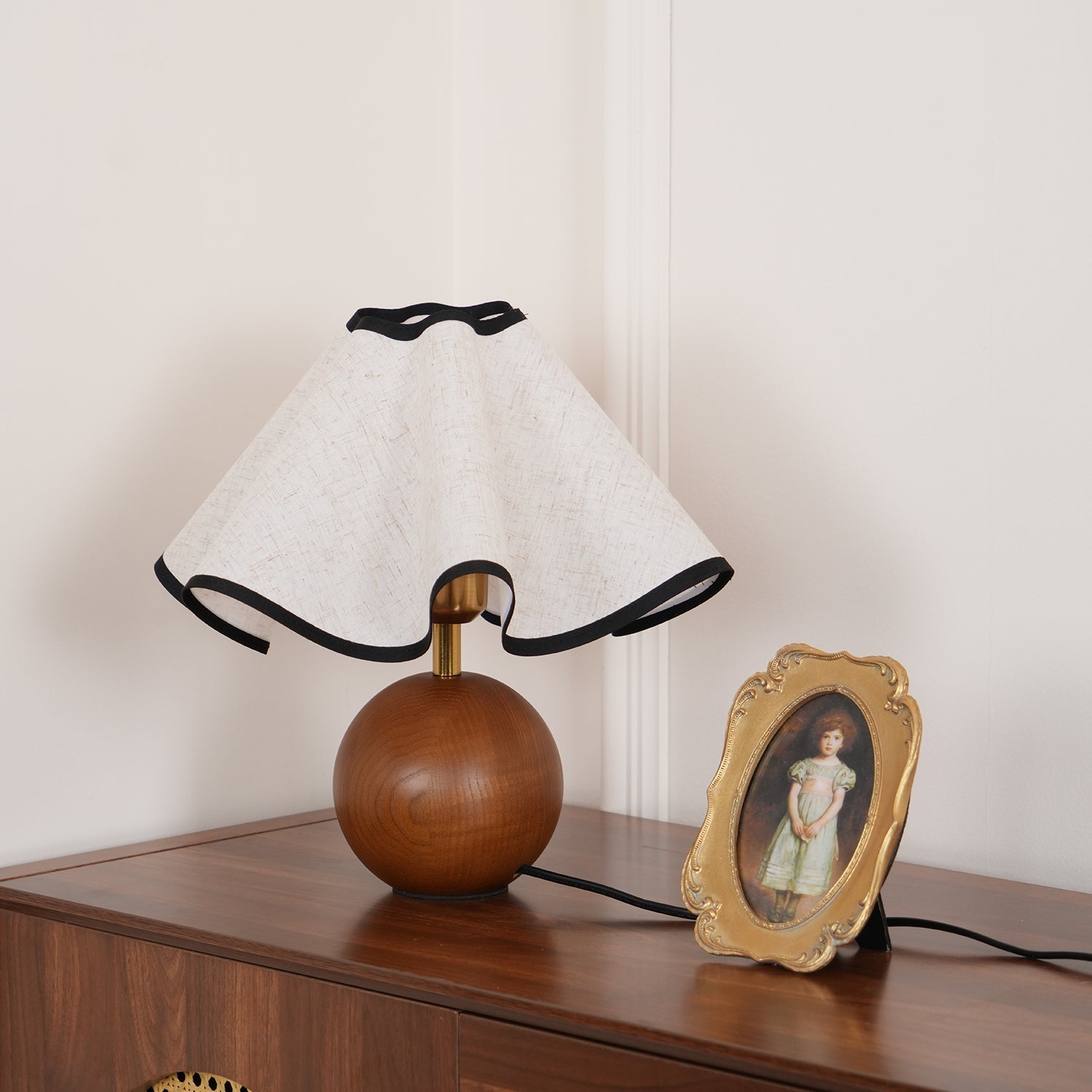 Solivian Wave Table Lamp
