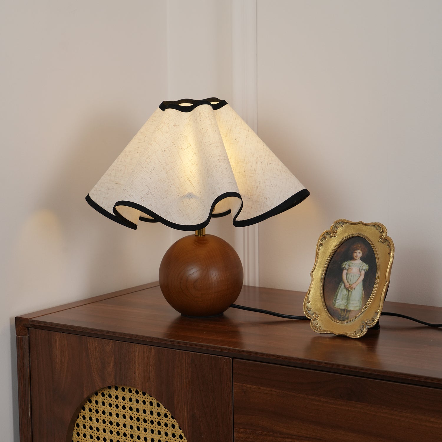 Solivian Wave Table Lamp