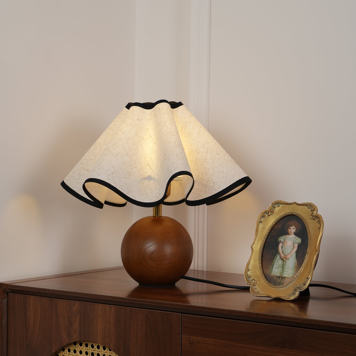Solivian Wave Table Lamp