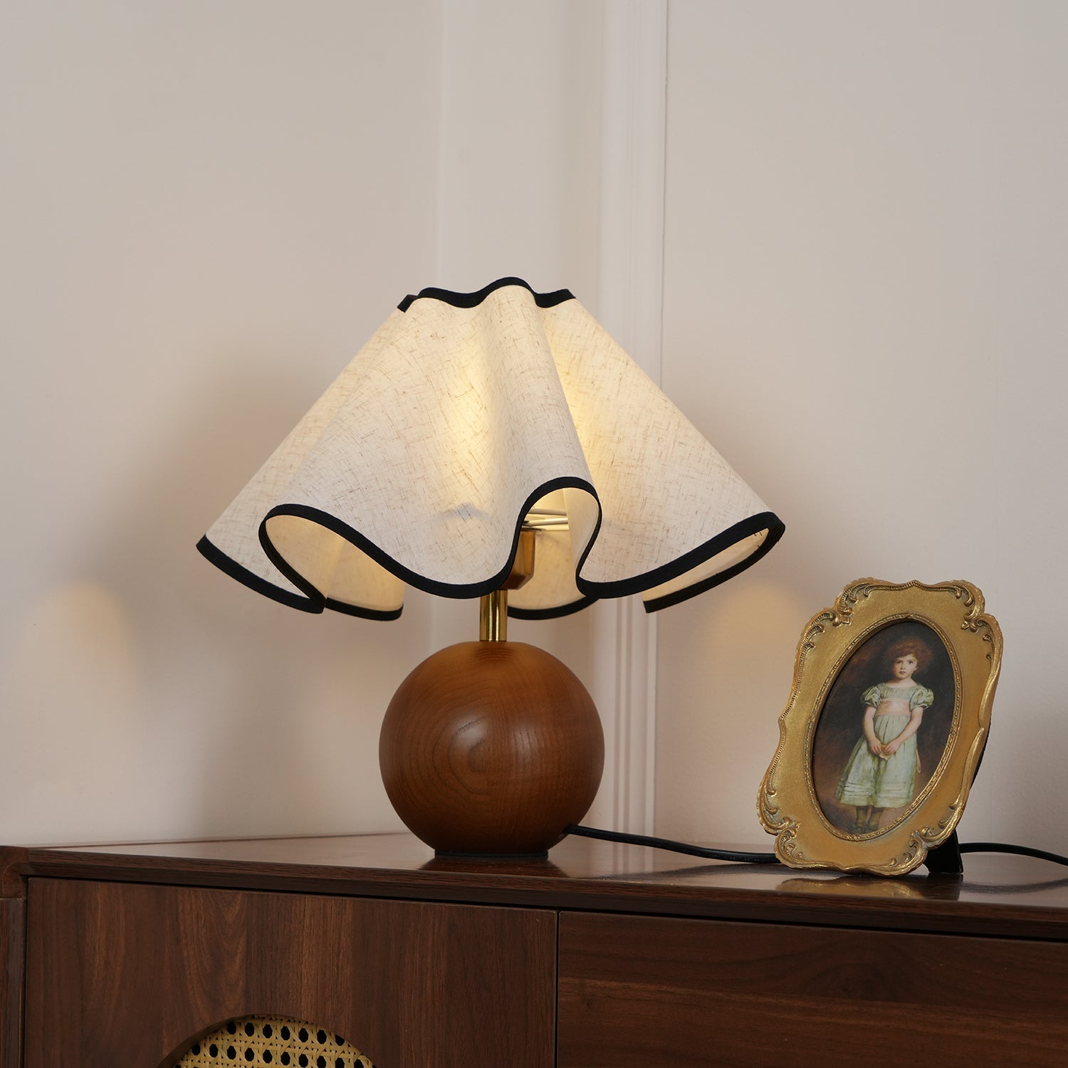 Solivian Wave Table Lamp