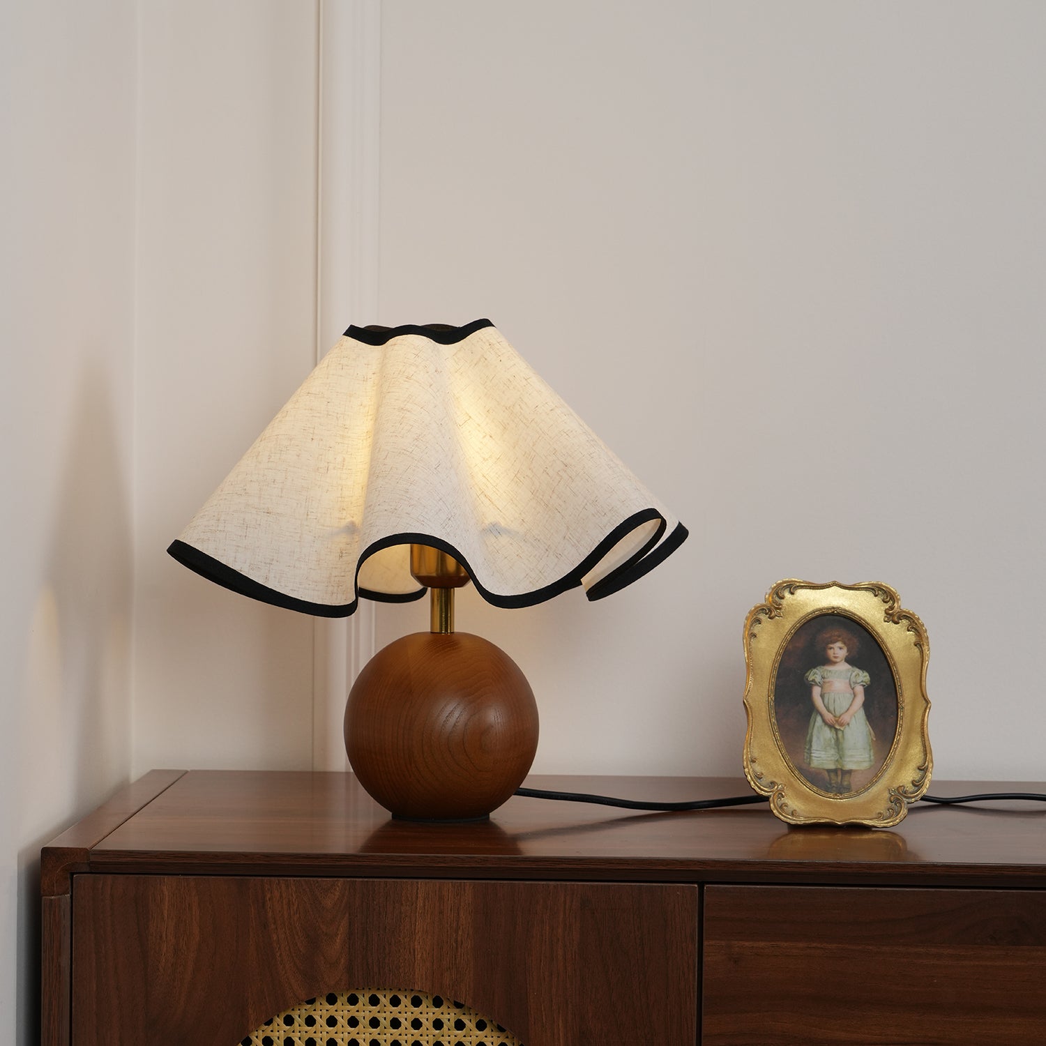 Solivian Wave Table Lamp