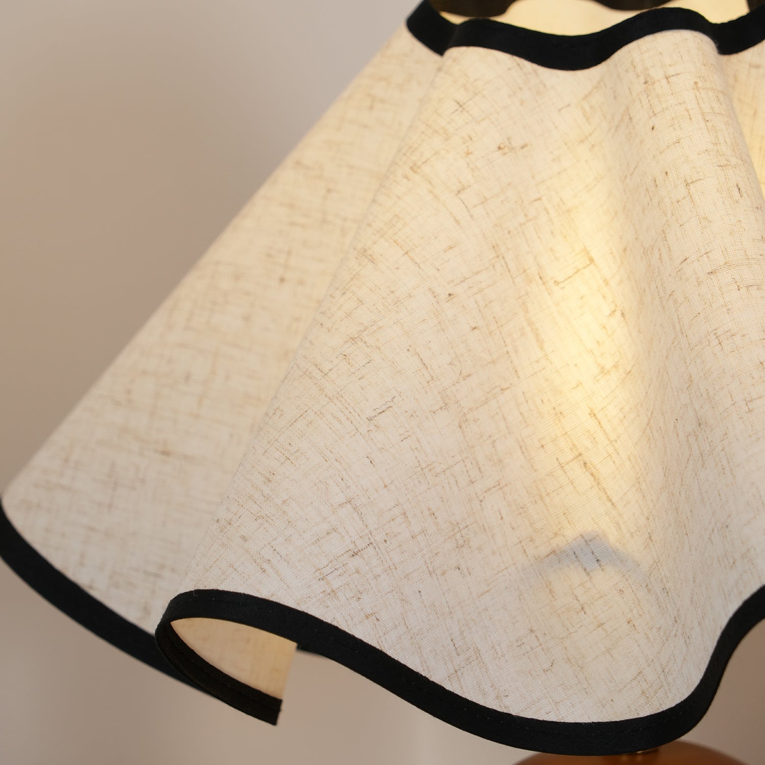 Solivian Wave Table Lamp