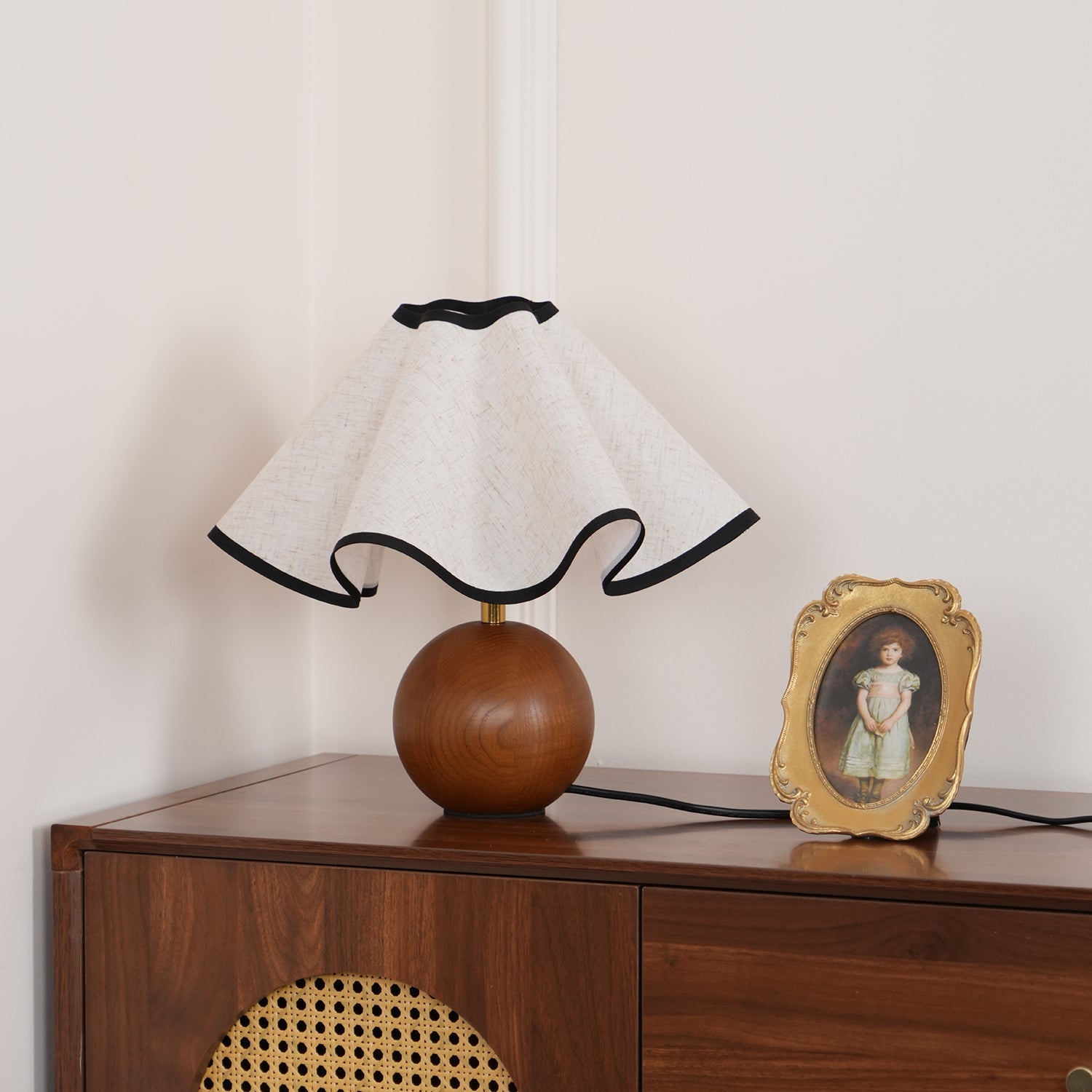 Solivian Wave Table Lamp