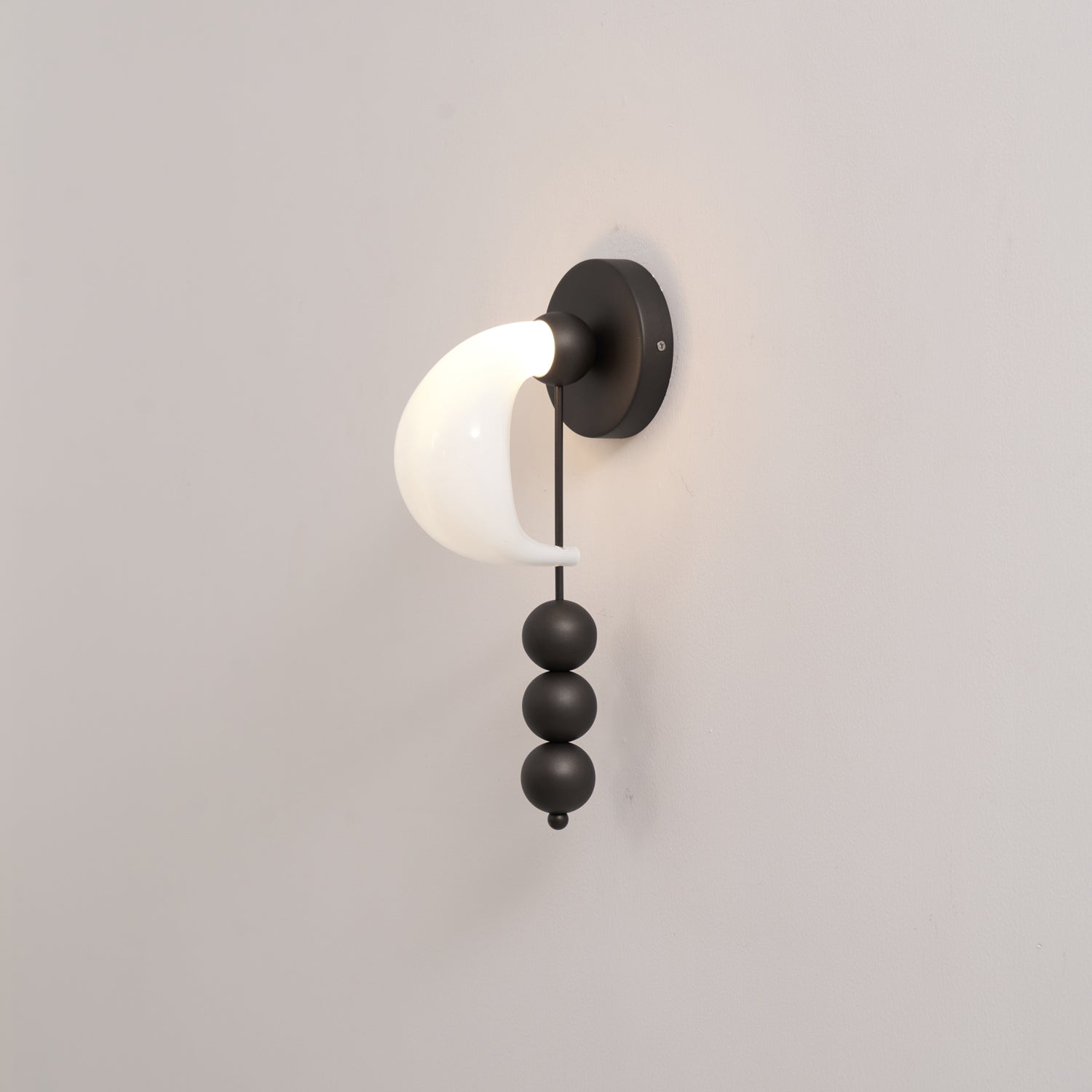 Relamis Wall Light