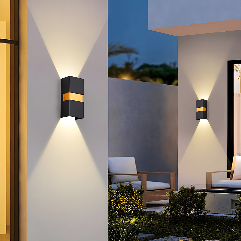 Fenaro Outdoor Wall Light