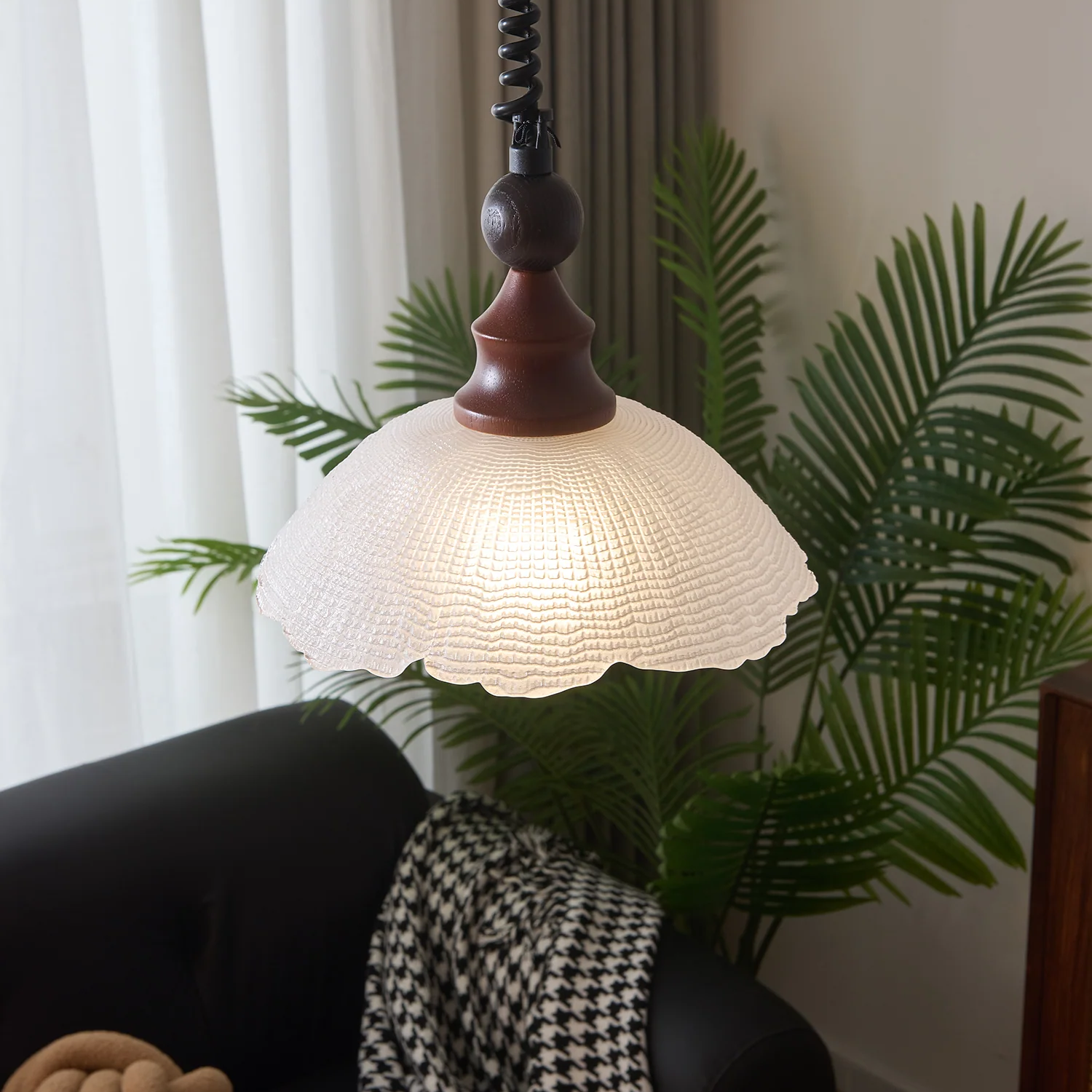 Movella Pendant Light