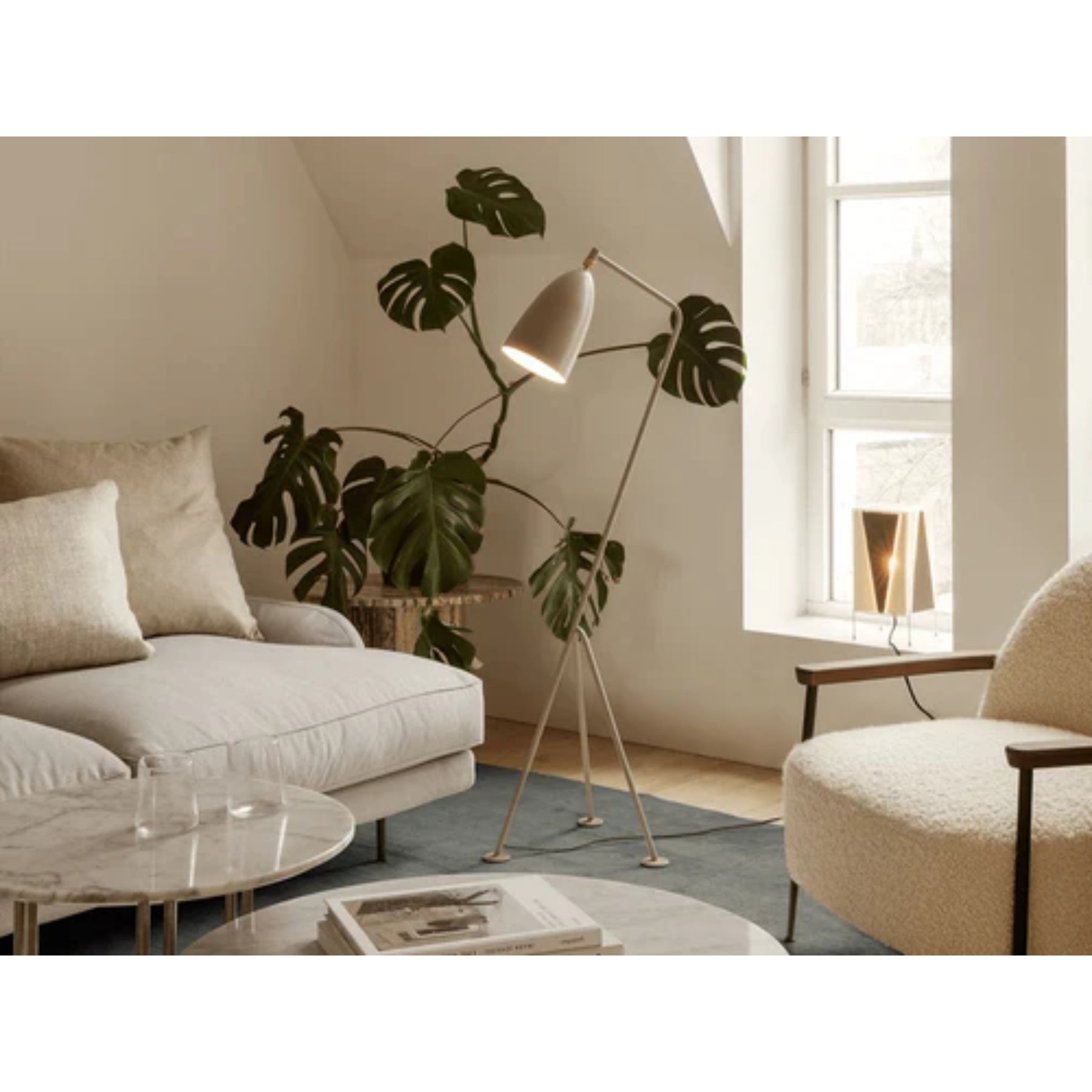 Lonnaes Floor Lamp