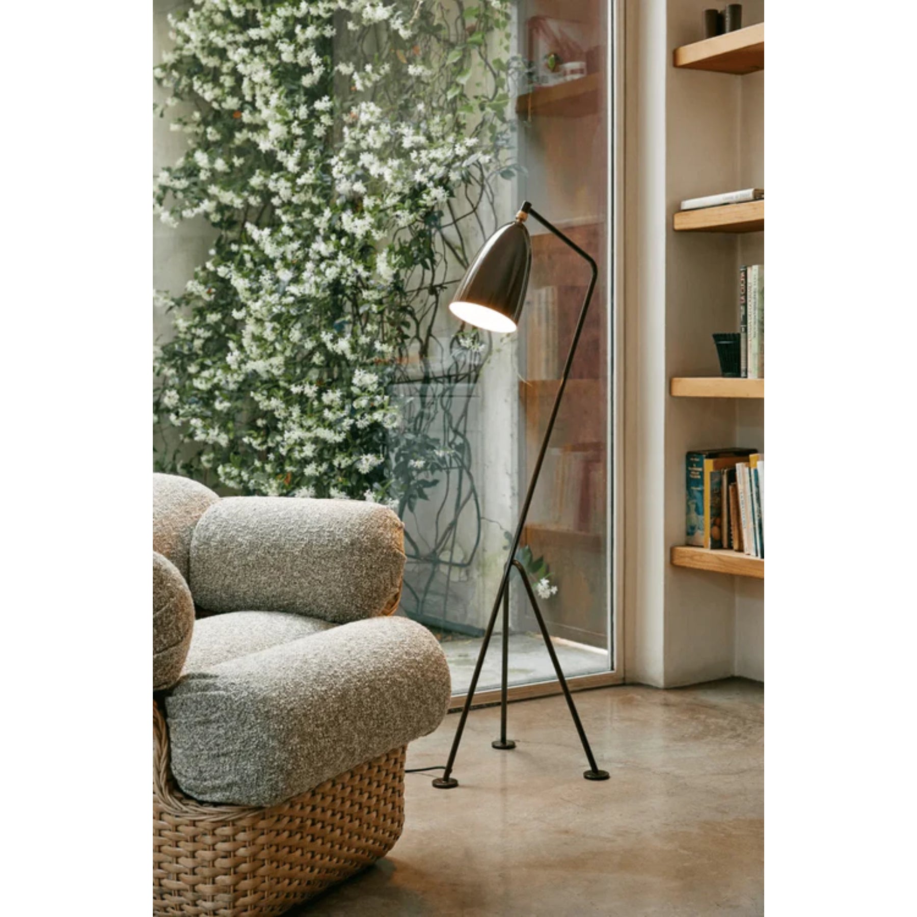 Lonnaes Floor Lamp