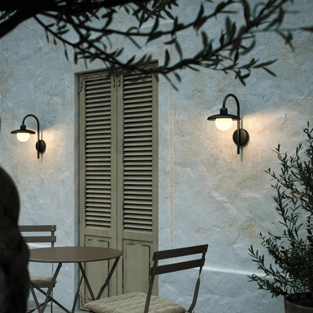 Mocone Outdoor Wall Light