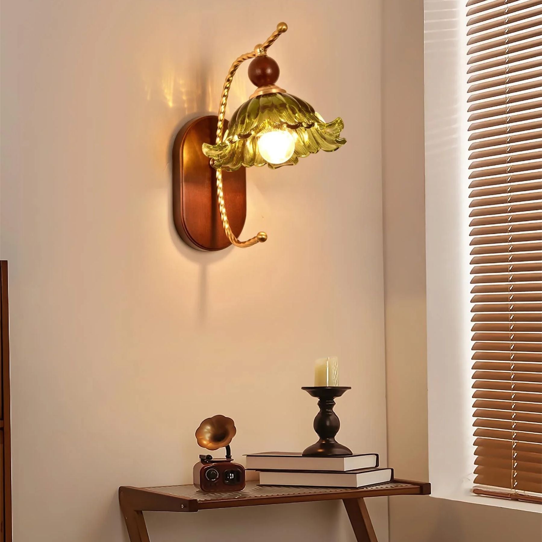 Vluro Arc Wall Light