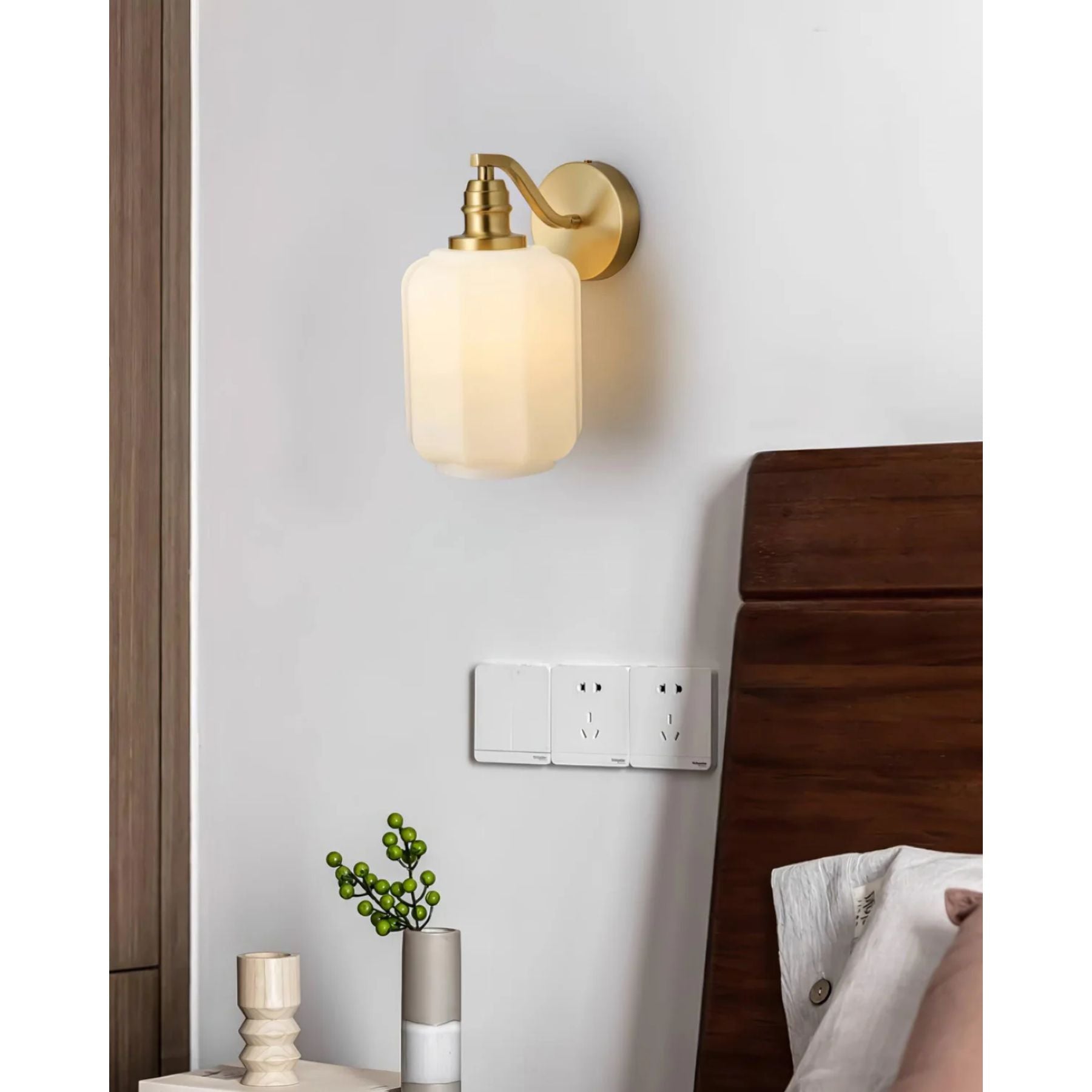 Henrus Wall Light