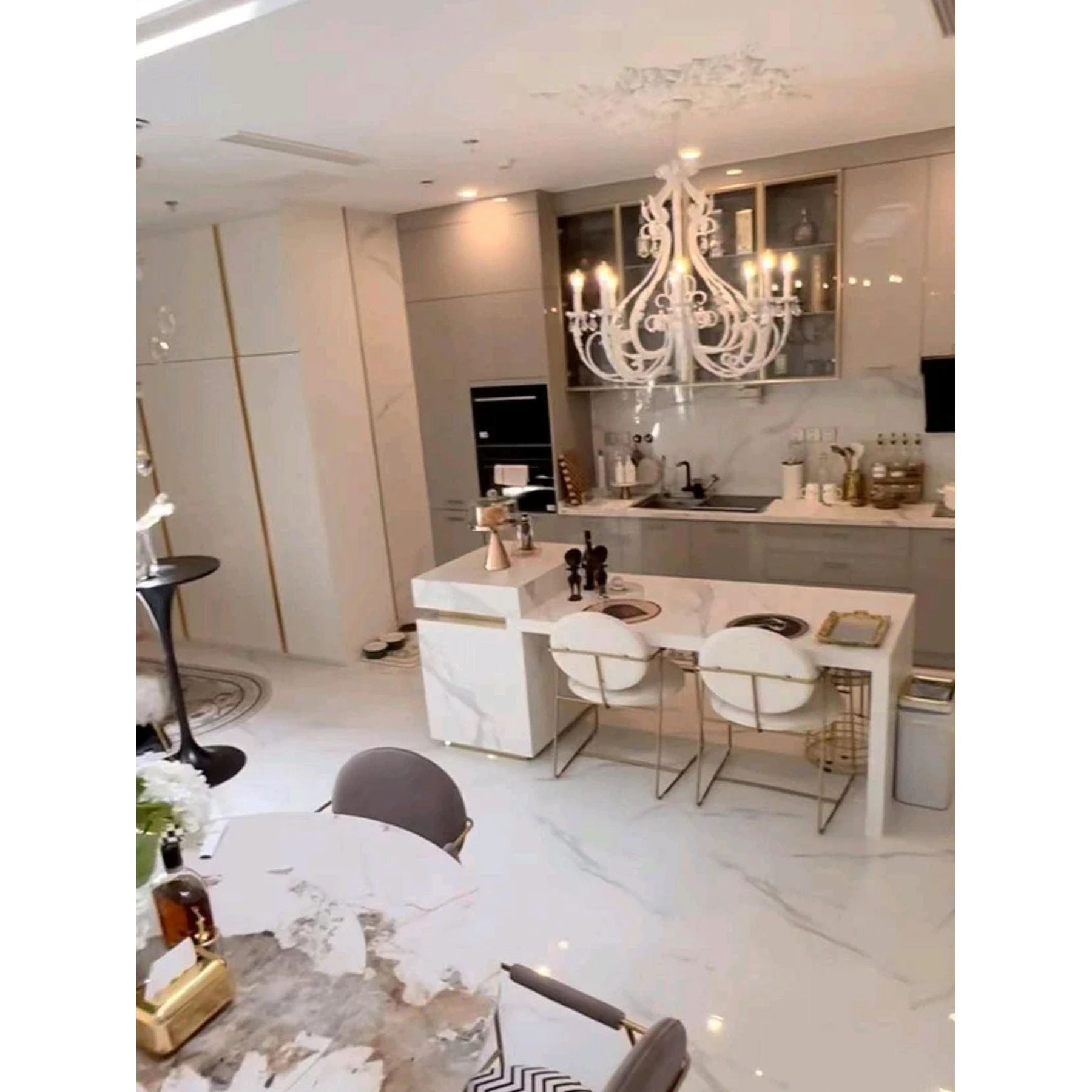 Donviro Chandelier