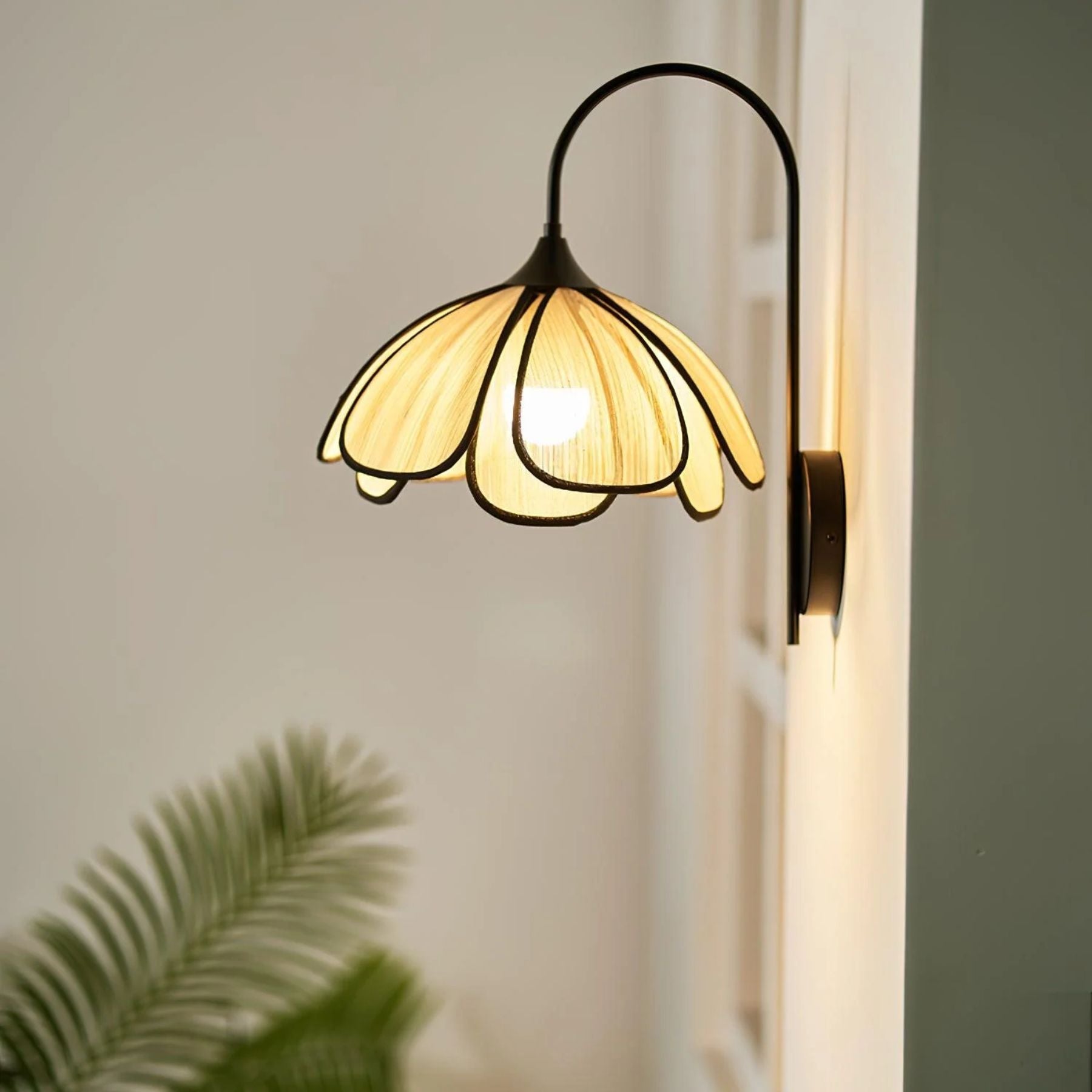 Mozy Flower Wall Light