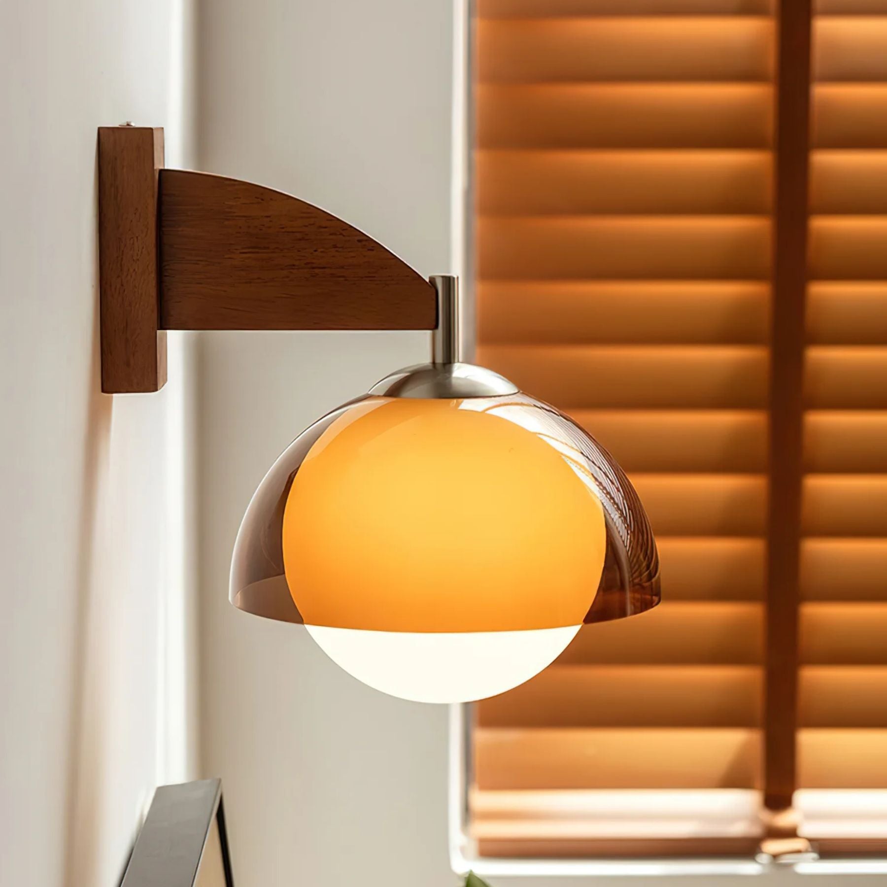 Letova Wall Light