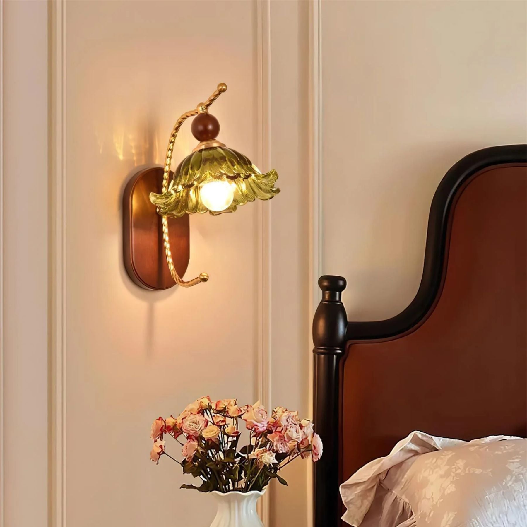 Vluro Arc Wall Light