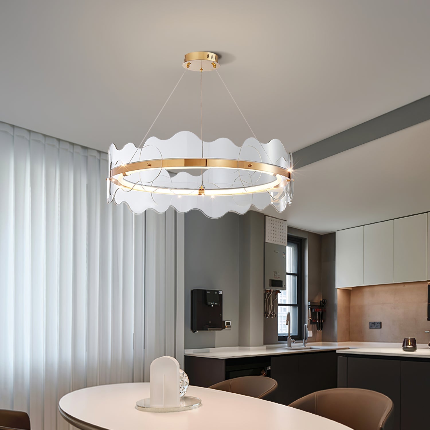 Acrylon Waved Pendant Light