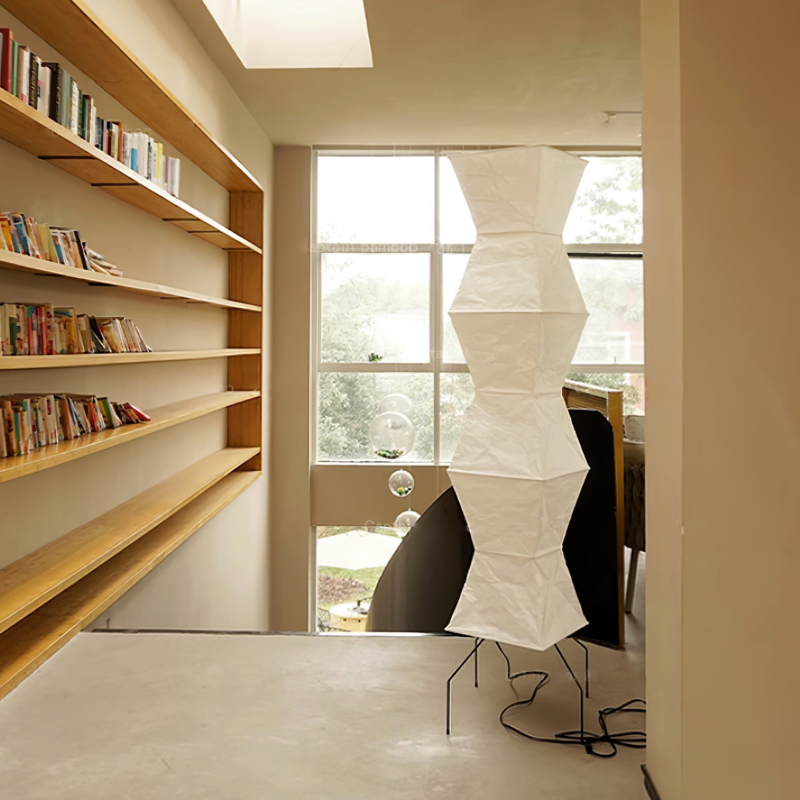 Yariaus Floor Lamp