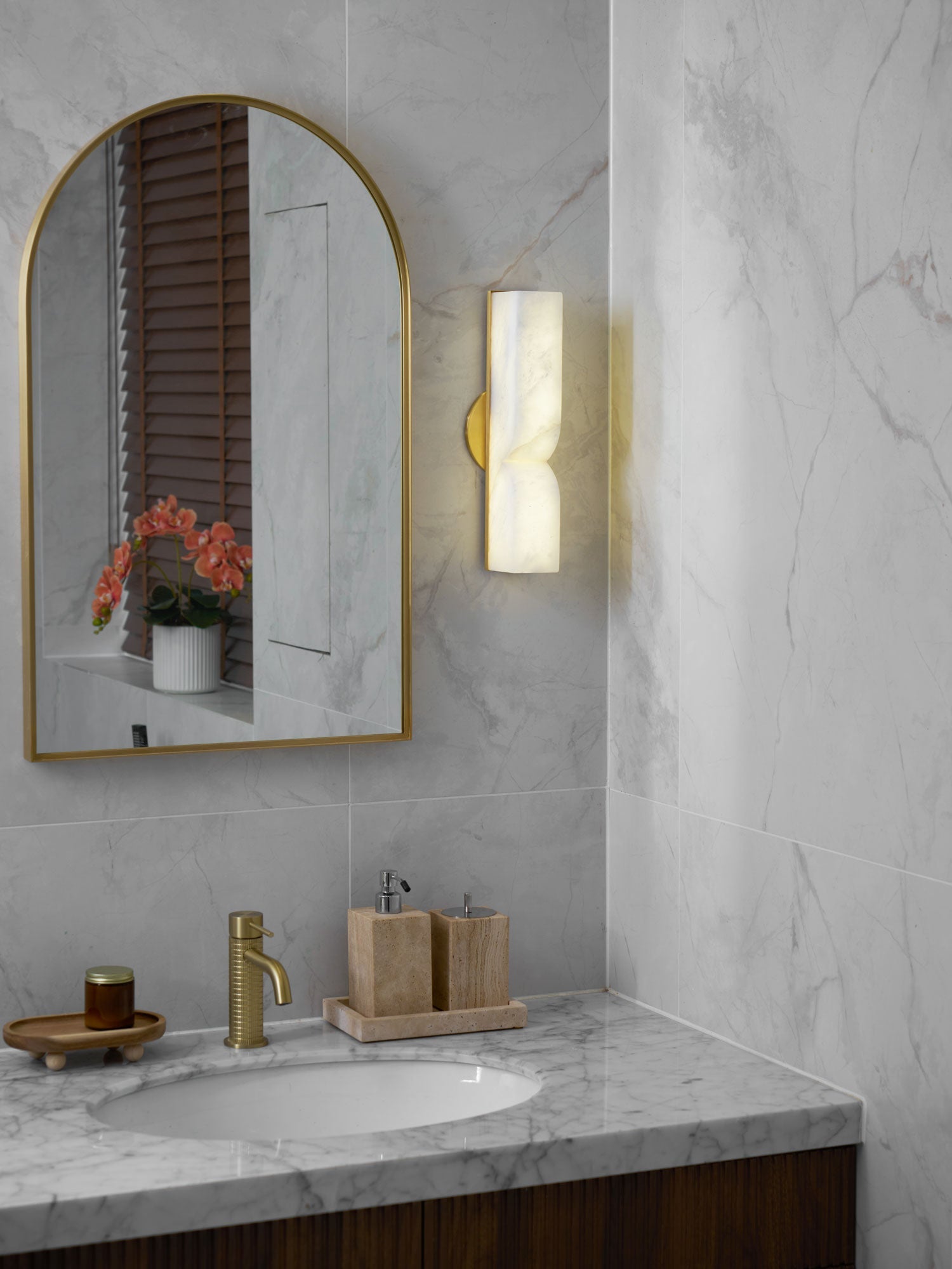 Haria Alabaster Wall Light