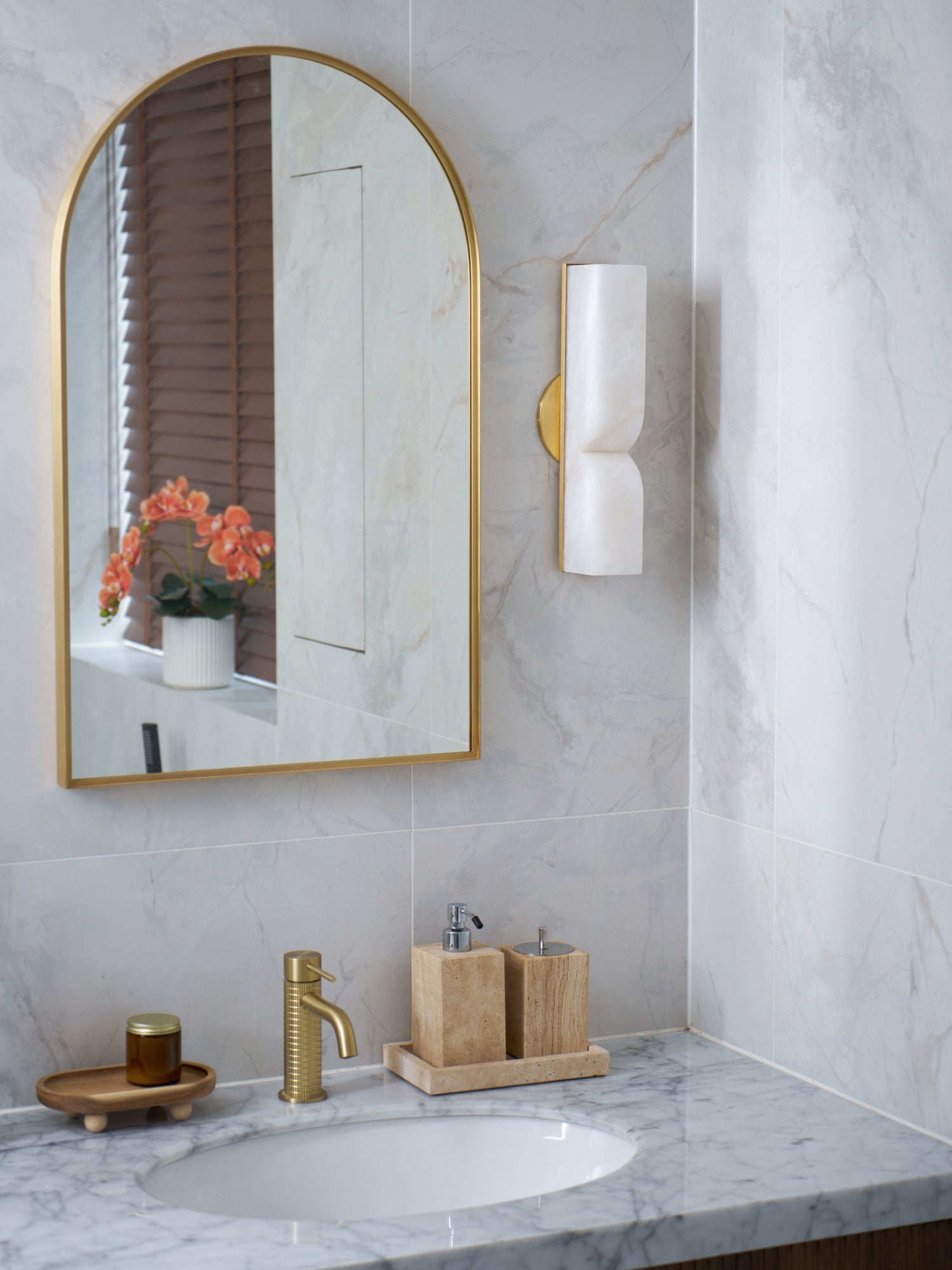 Haria Alabaster Wall Light