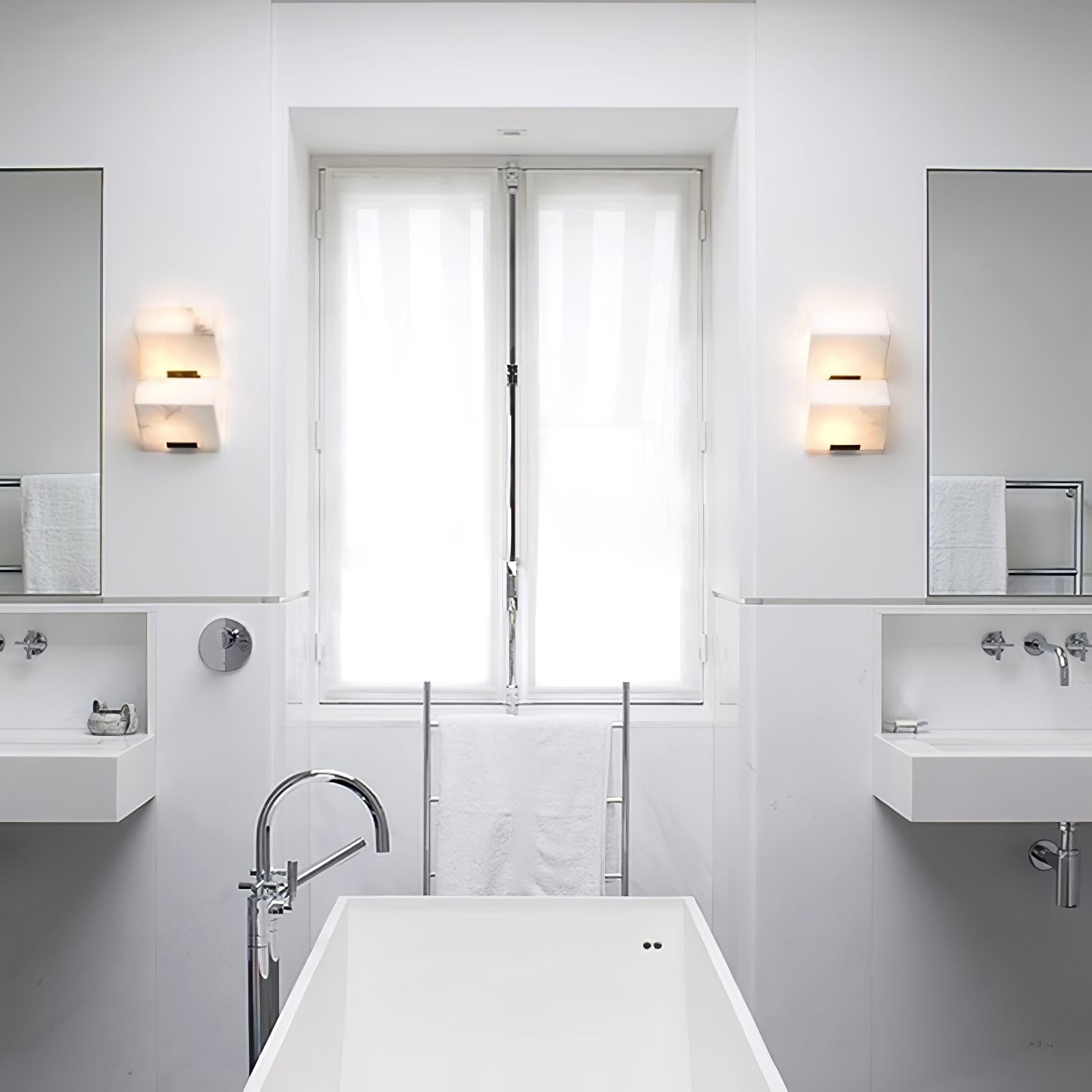 Salira Wall Light