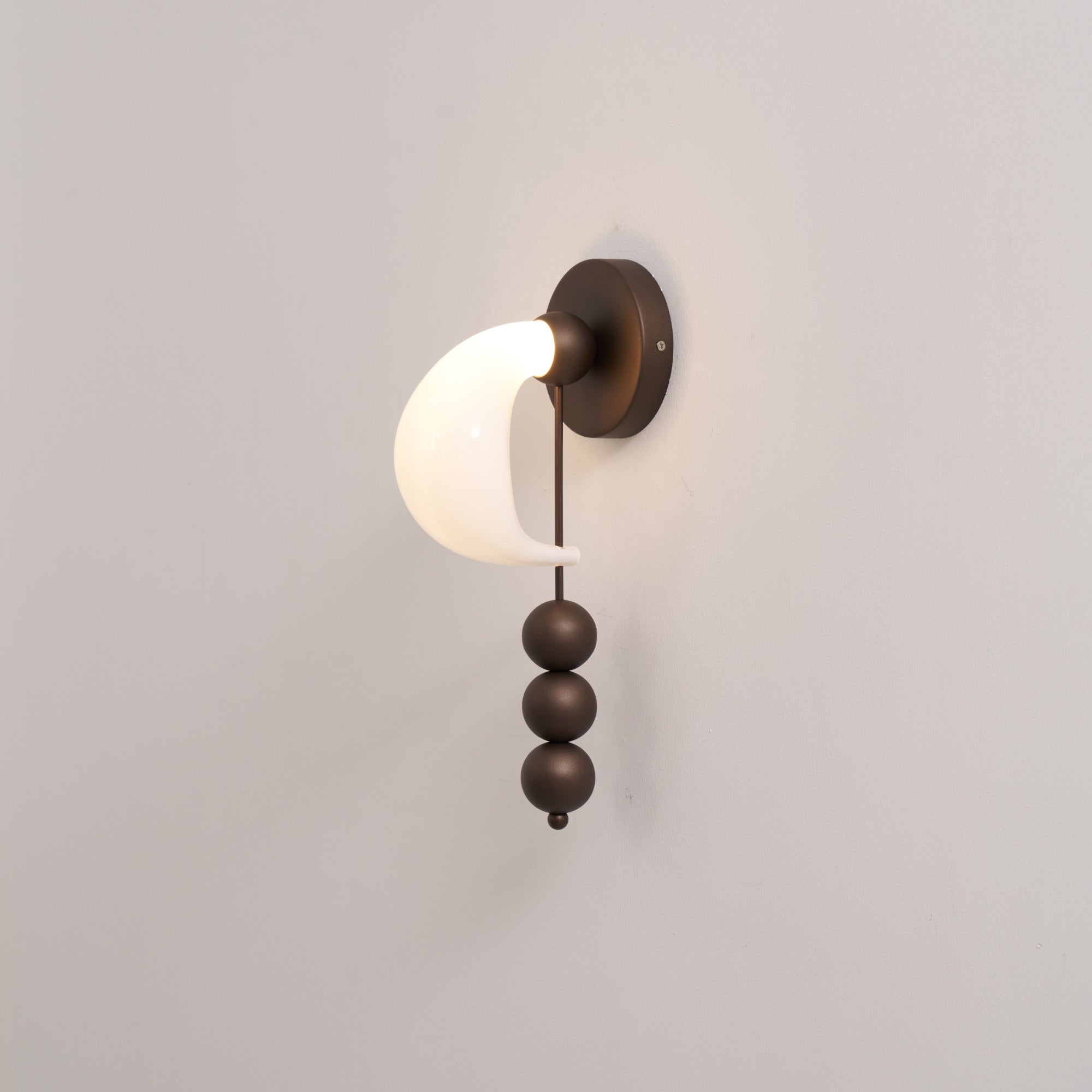 Relamis Wall Light